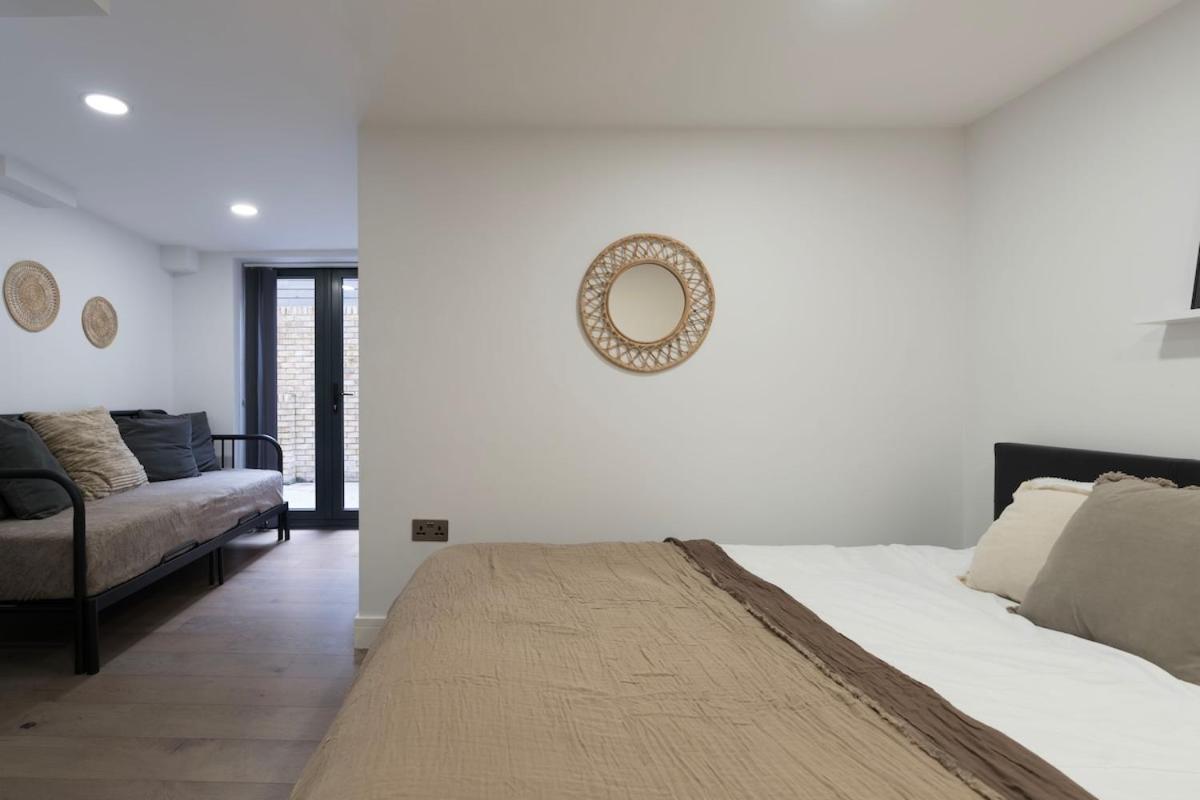 Beautiful Olive House 2 Apartment *
