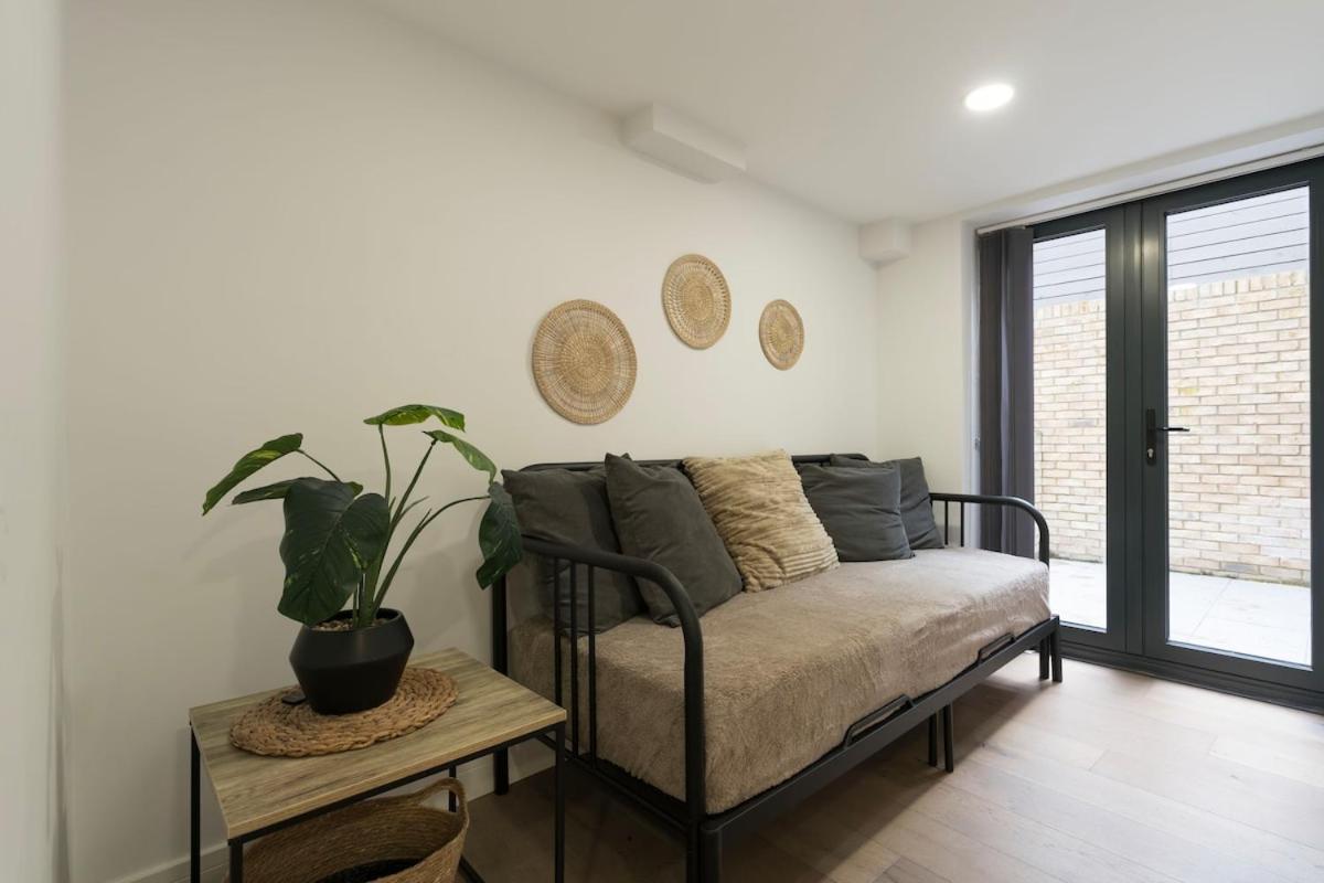 Beautiful Olive House 2 * London