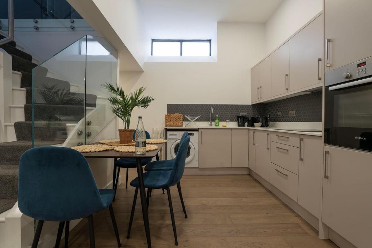 Beautiful Olive House 2 * London