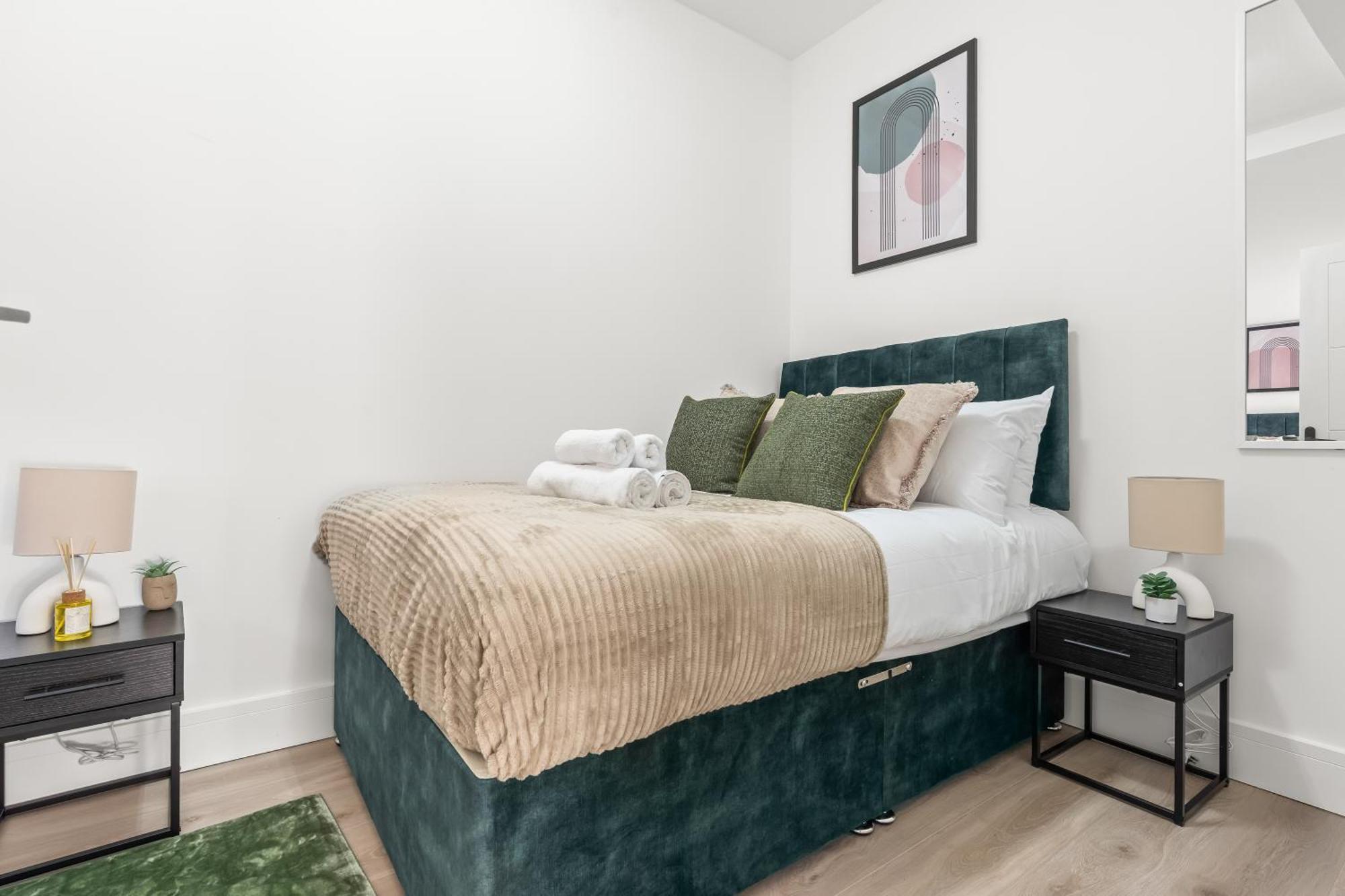 Modern 4 Bed - Free Parking London