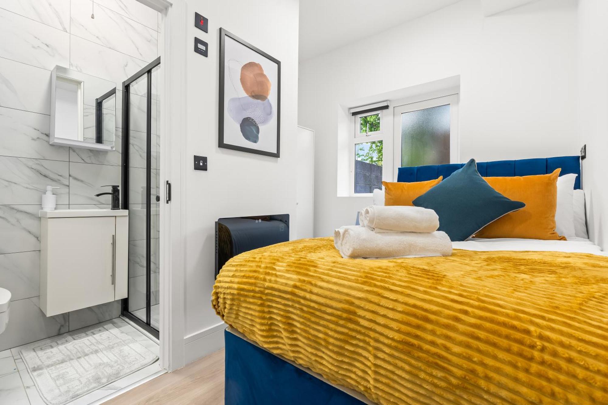 Modern 4 Bed - Free Parking * London