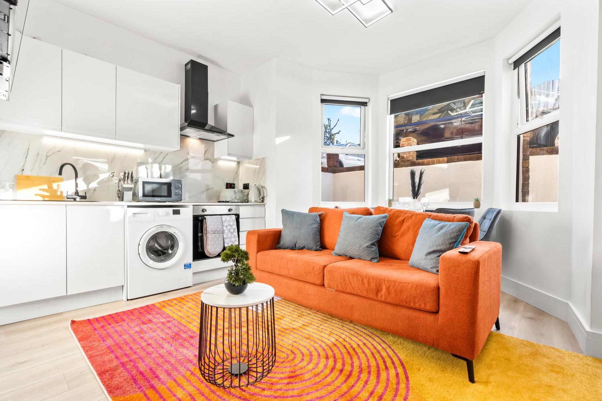 Modern 4 Bed - Free Parking * London