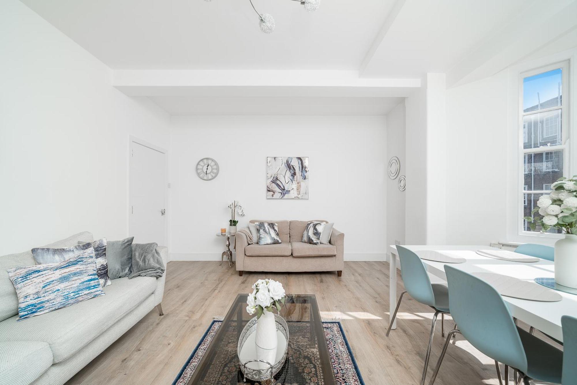 Queensway Dream, Hyde Park