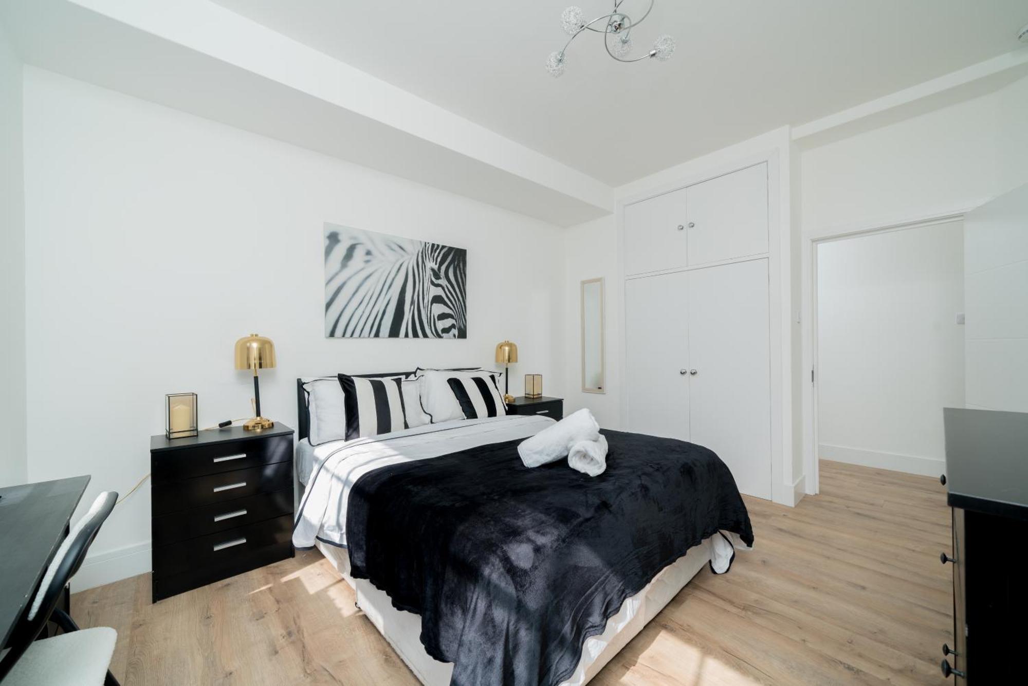 Queensway Dream, Hyde Park Apartment