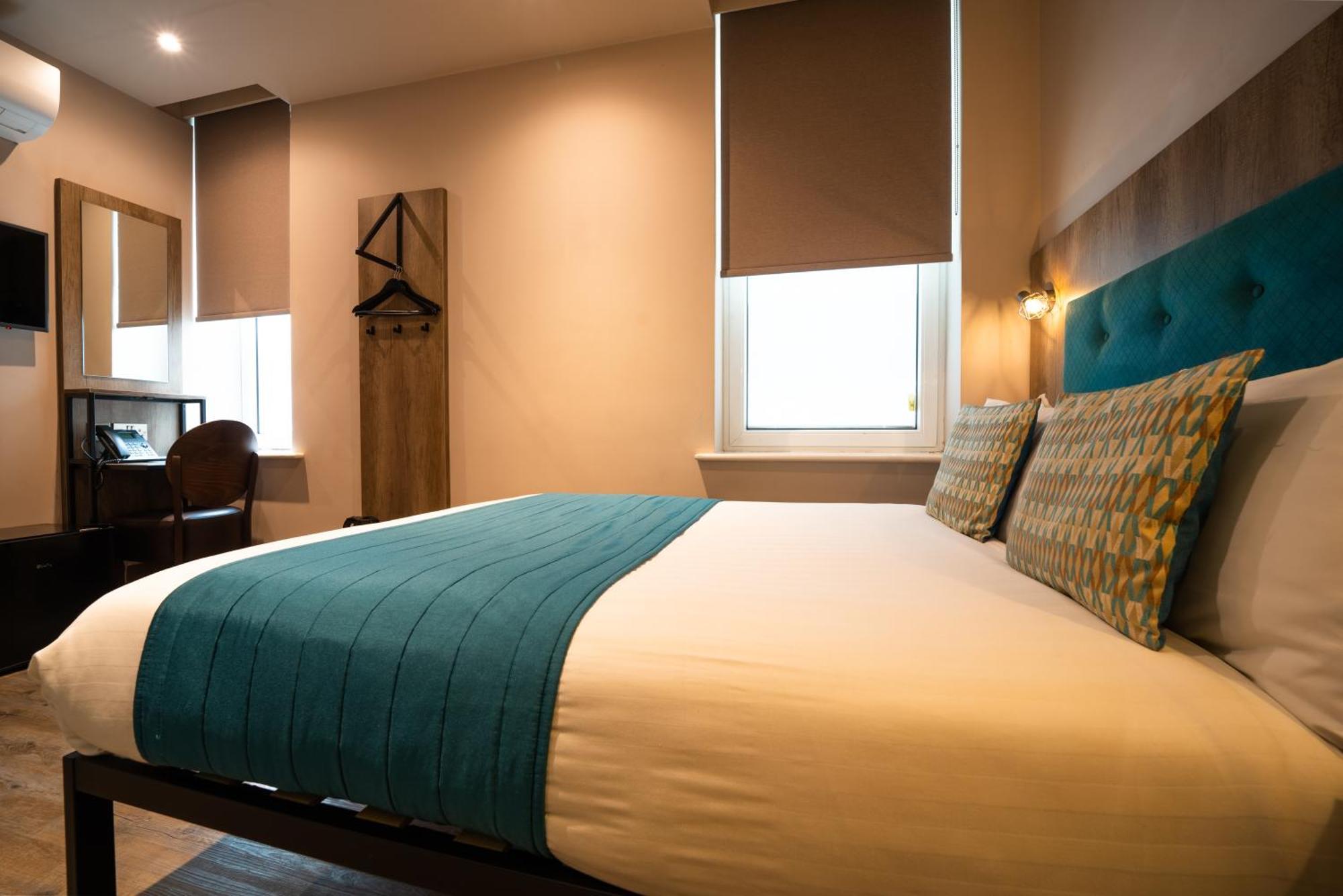 Euston Square 3*