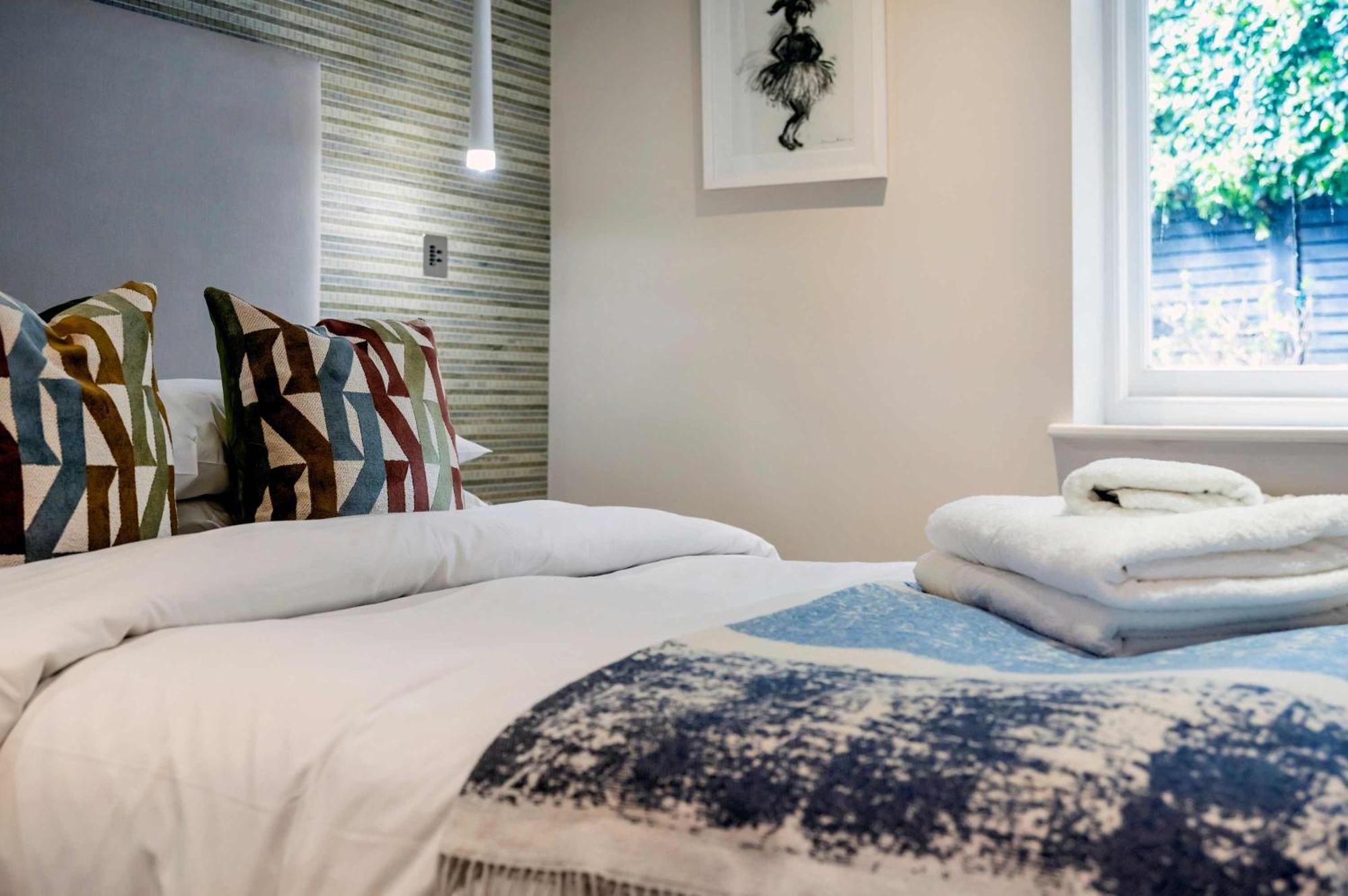 The Bohemian Rhapsody, Hampstead - By Out Of Office Lifestyle Apartamento Londres