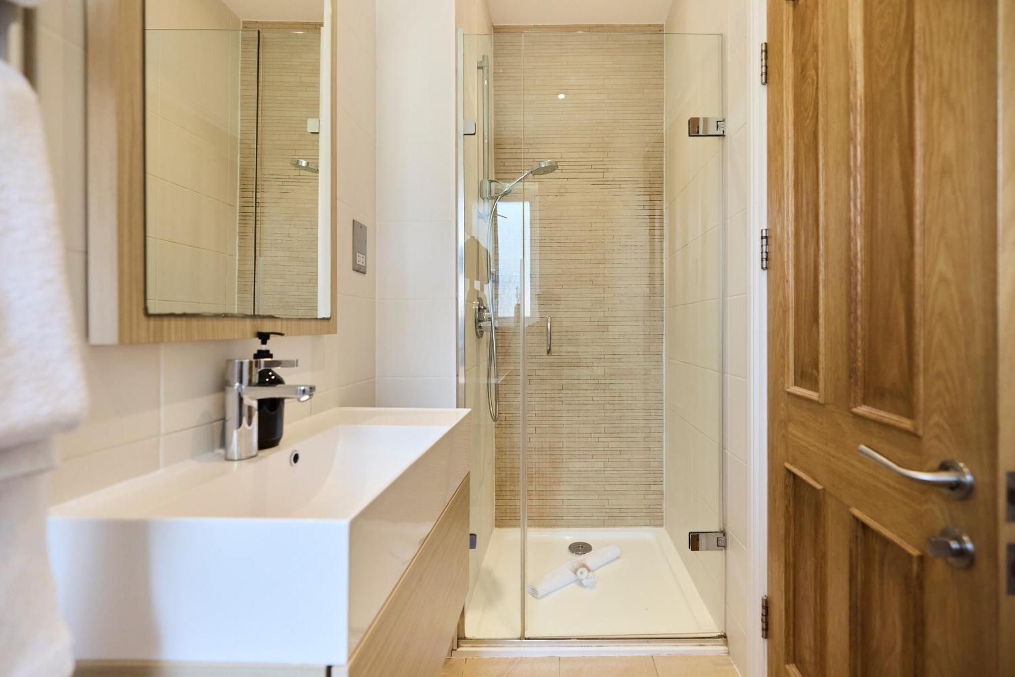 The Porchester Gardens - Modern & Bright 4bdr With Garden And Parking * Londen