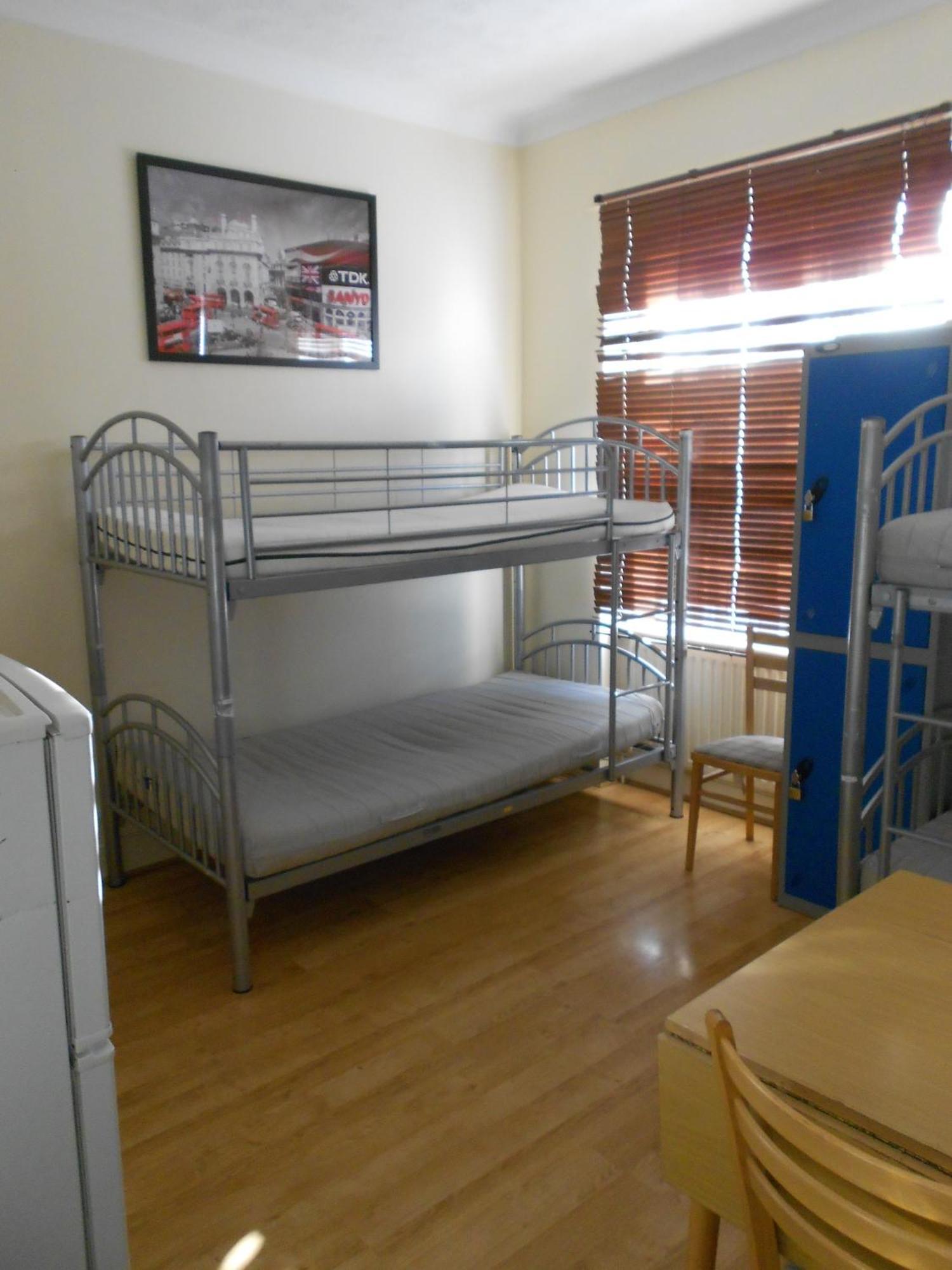 24/7 Hostel