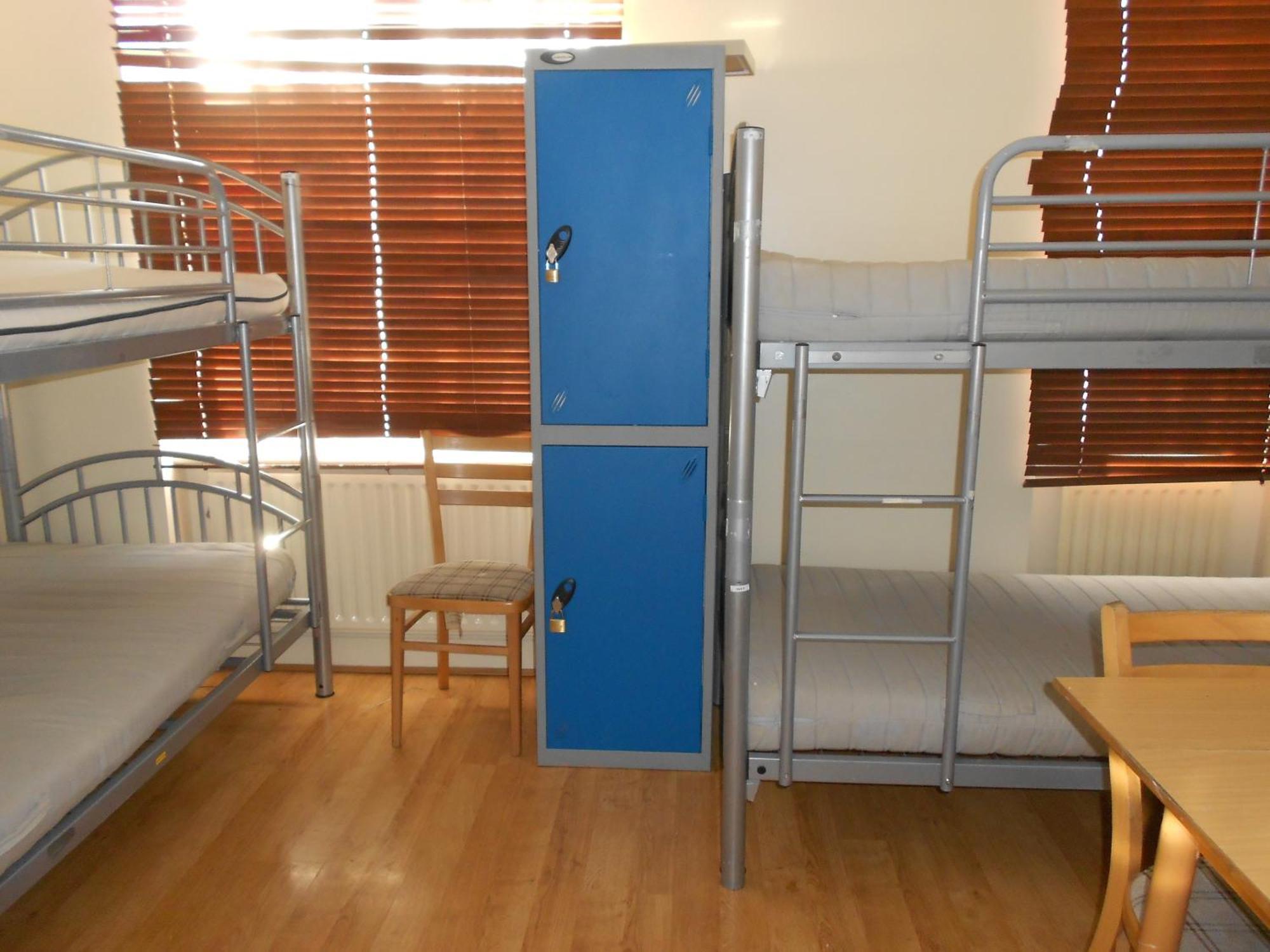 24/7 Hostel *