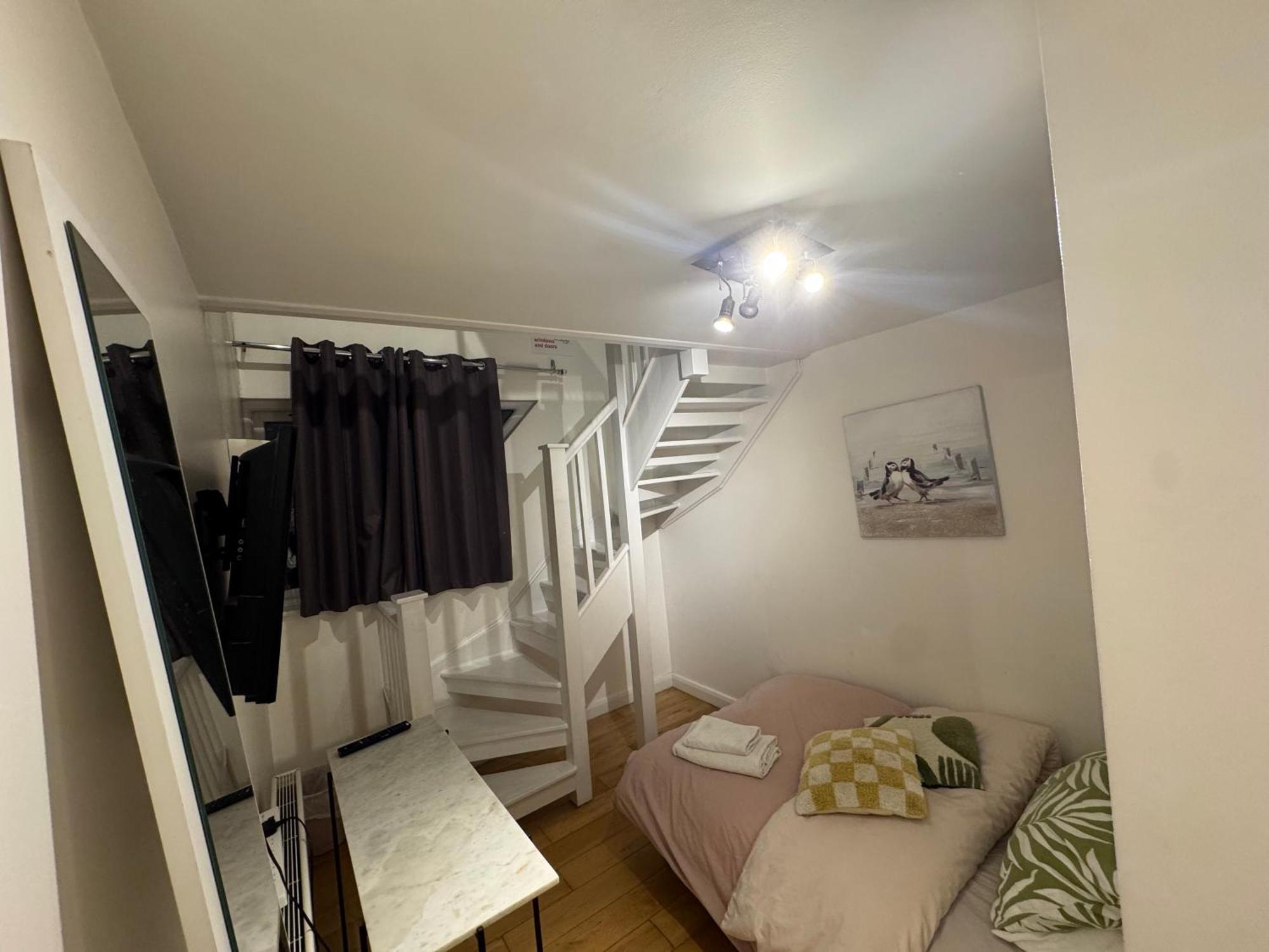 Gasthuis Cozy Rooms Near Central London