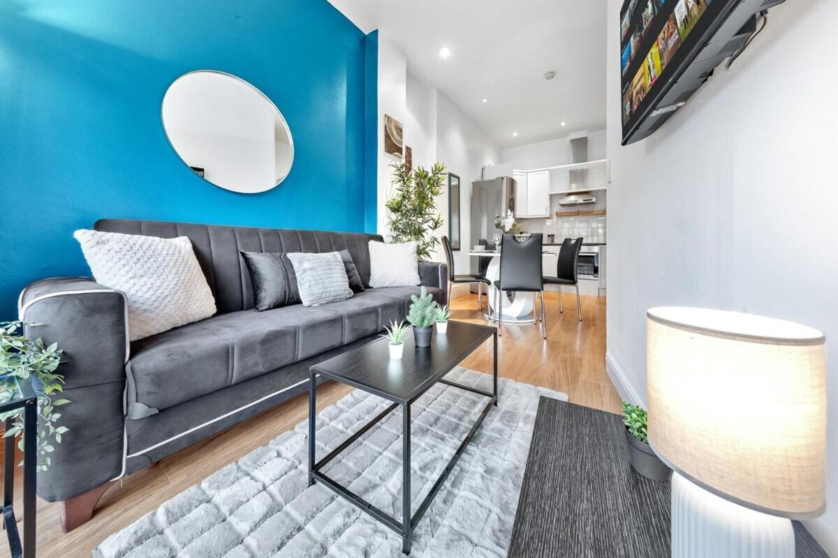 Luxurious 3 Bedroom Flat With Balcony In Kensington For 7 Next To Station Near Harrods * London