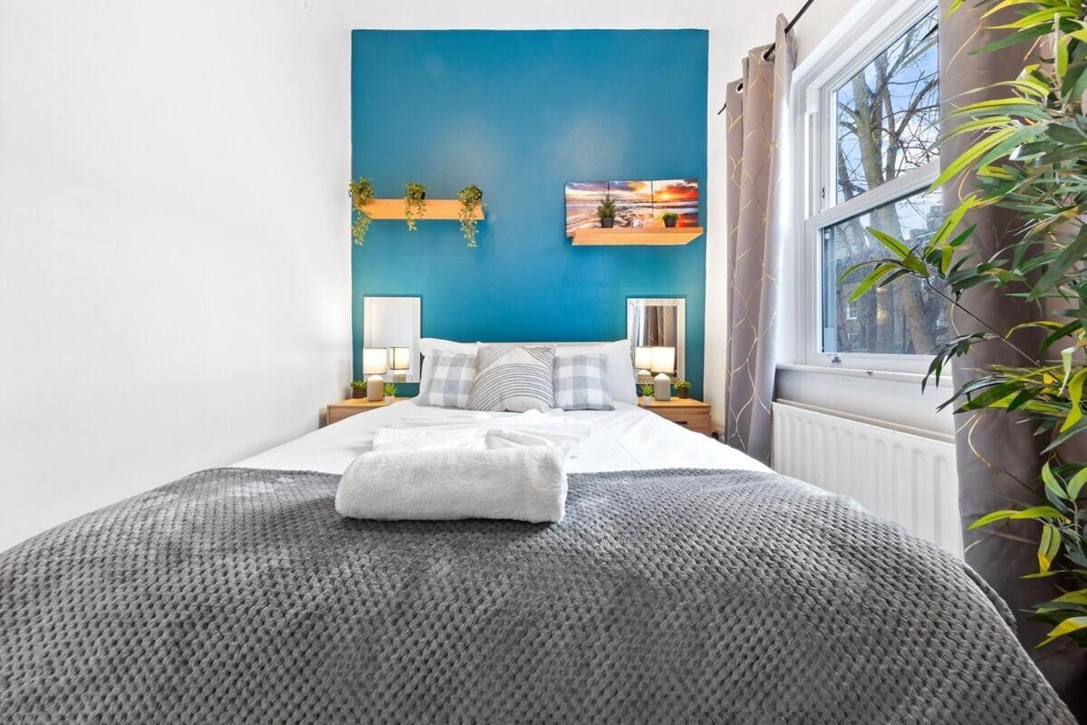Luxurious 3 Bedroom Flat With Balcony In Kensington For 7 Next To Station Near Harrods Apartment *