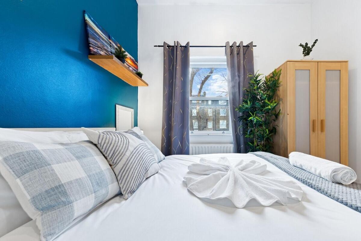 Luxurious 3 Bedroom Flat With Balcony In Kensington For 7 Next To Station Near Harrods * London