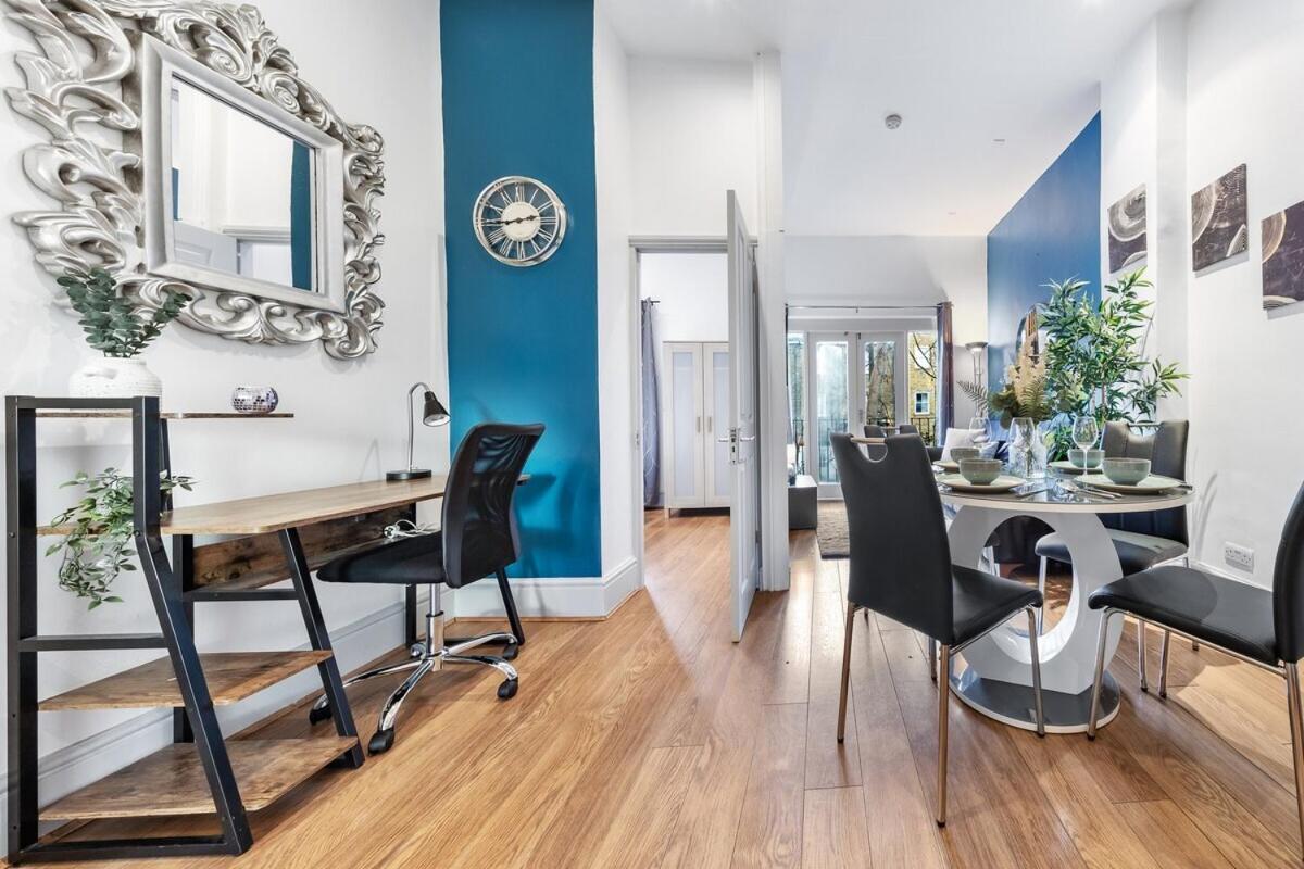 Apartment Luxurious 3 Bedroom Flat With Balcony In Kensington For 7 Next To Station Near Harrods *