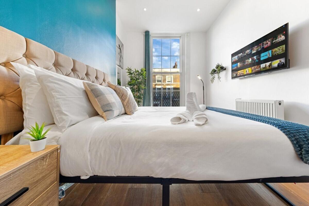Luxurious 3 Bedroom Flat With Balcony In Kensington For 7 Next To Station Near Harrods