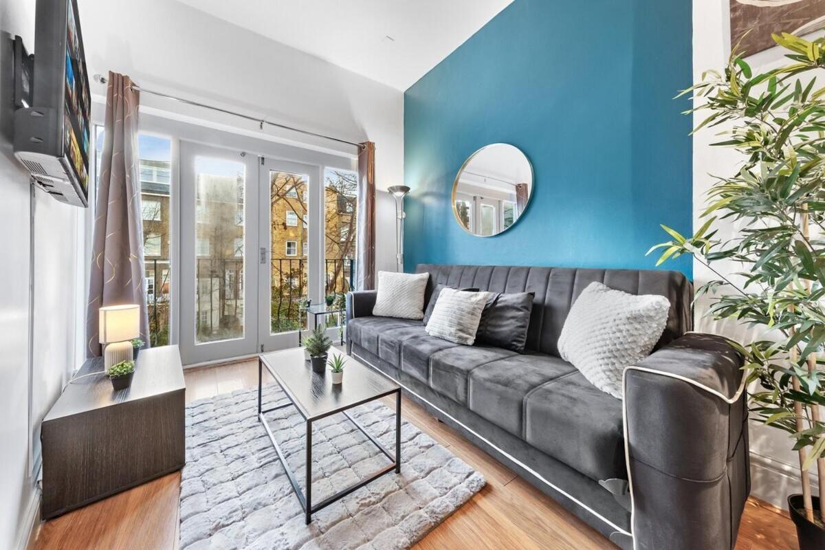 Apartment Luxurious 3 Bedroom Flat With Balcony In Kensington For 7 Next To Station Near Harrods