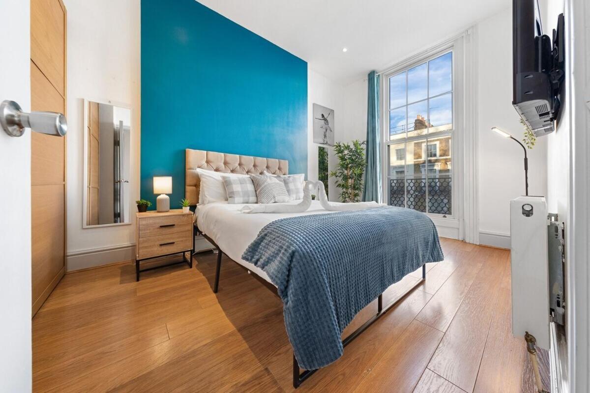 Luxurious 3 Bedroom Flat With Balcony In Kensington For 7 Next To Station Near Harrods Apartment London
