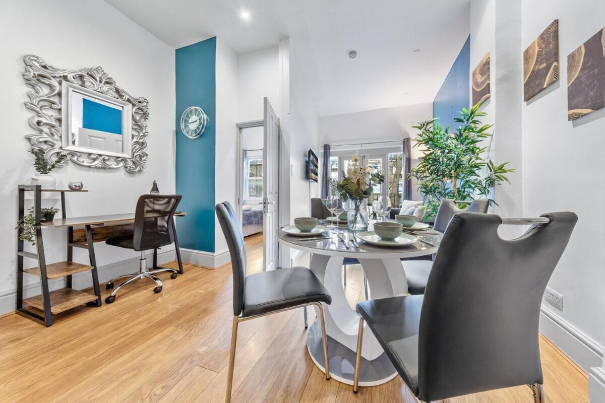 Apartment Luxurious 3 Bedroom Flat With Balcony In Kensington For 7 Next To Station Near Harrods London