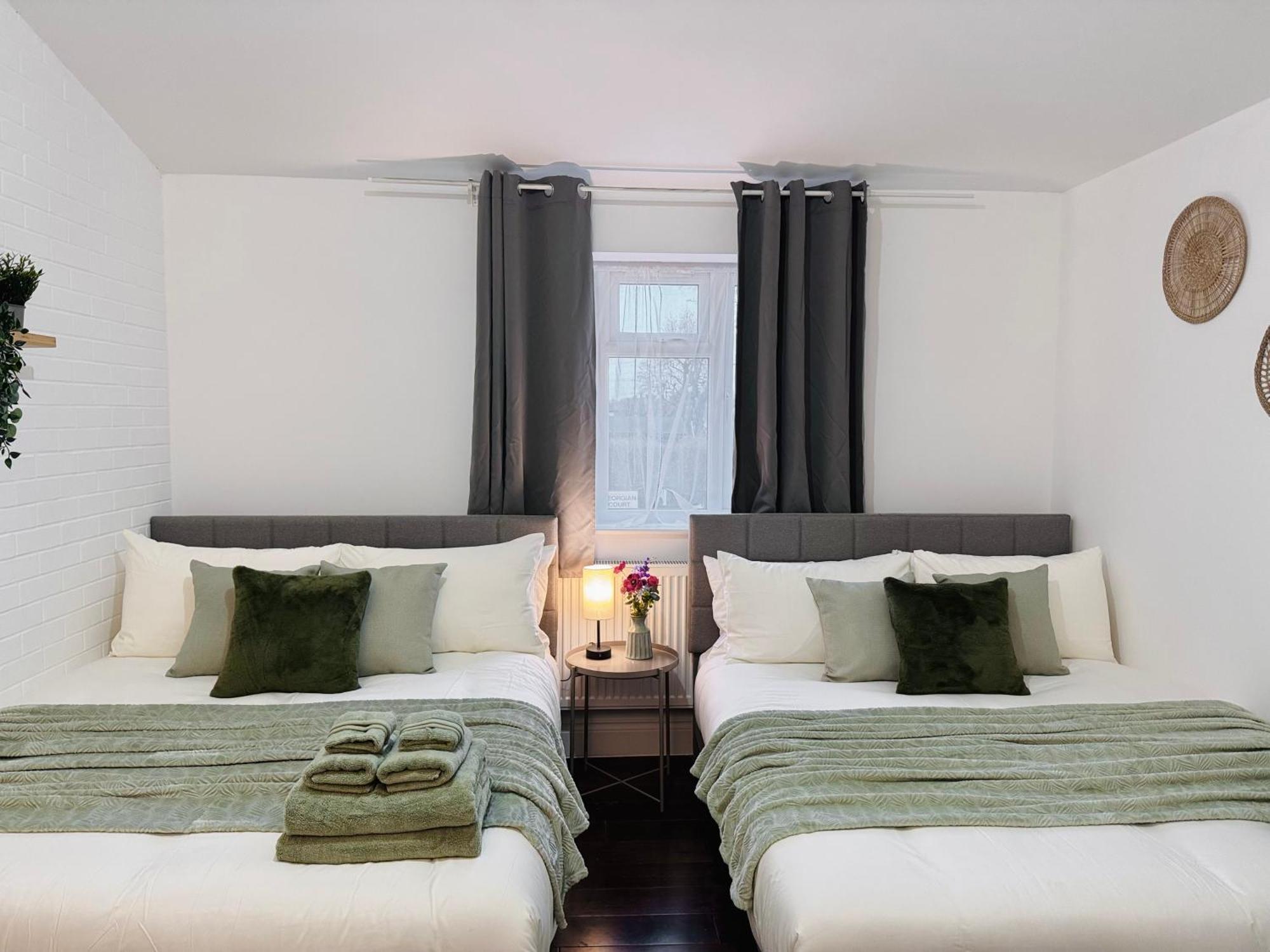 Family Retreat 30min To Apartment