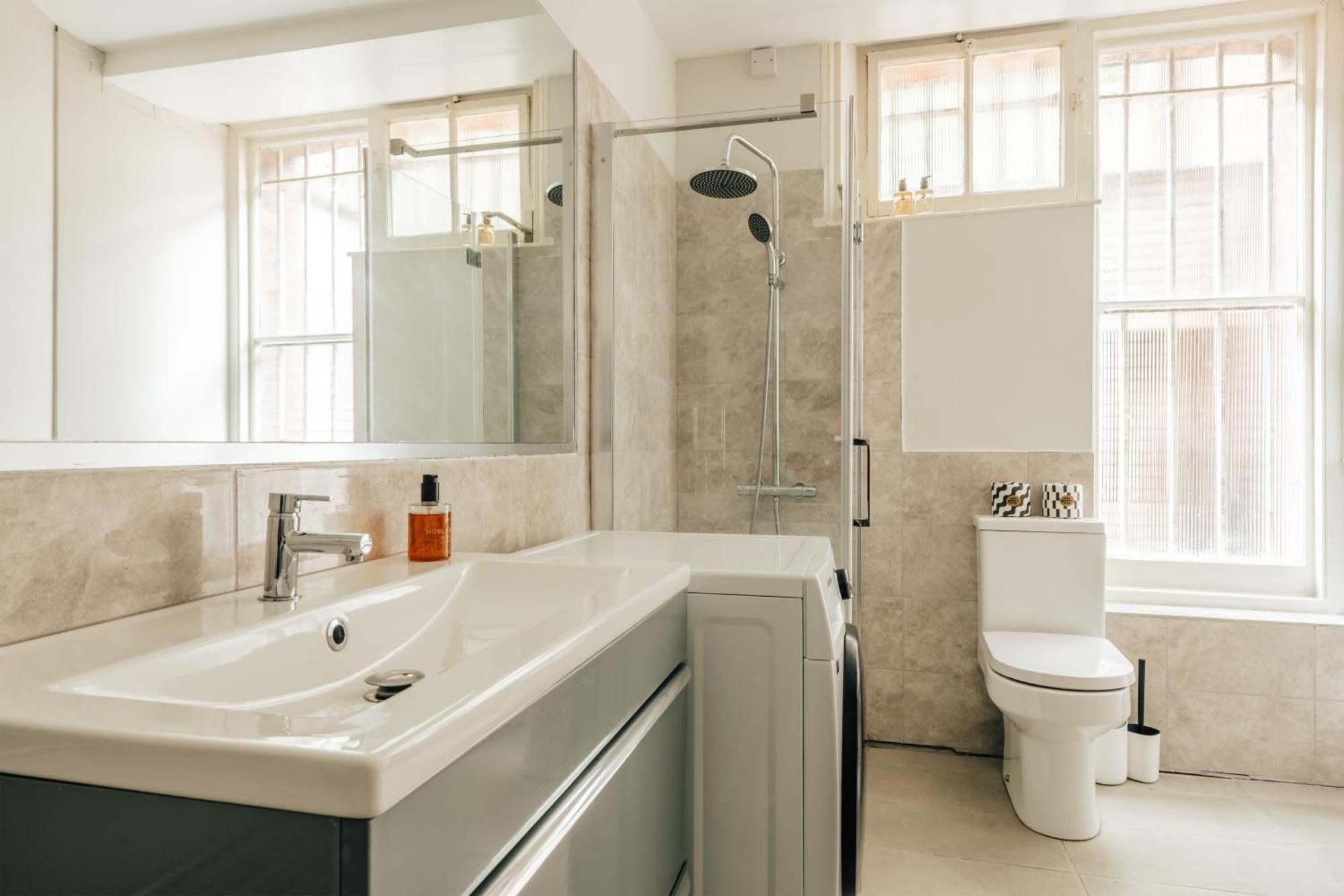 The Egerton - Luxury Apartment