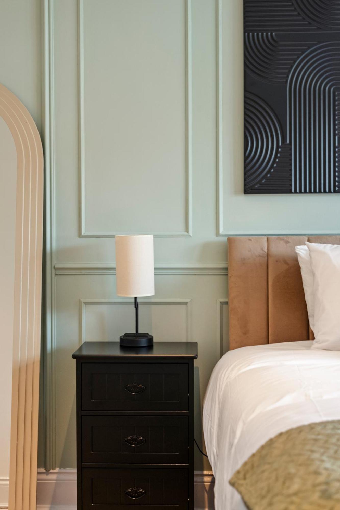 Relax In Style I Business & Leisure I Free Parking London