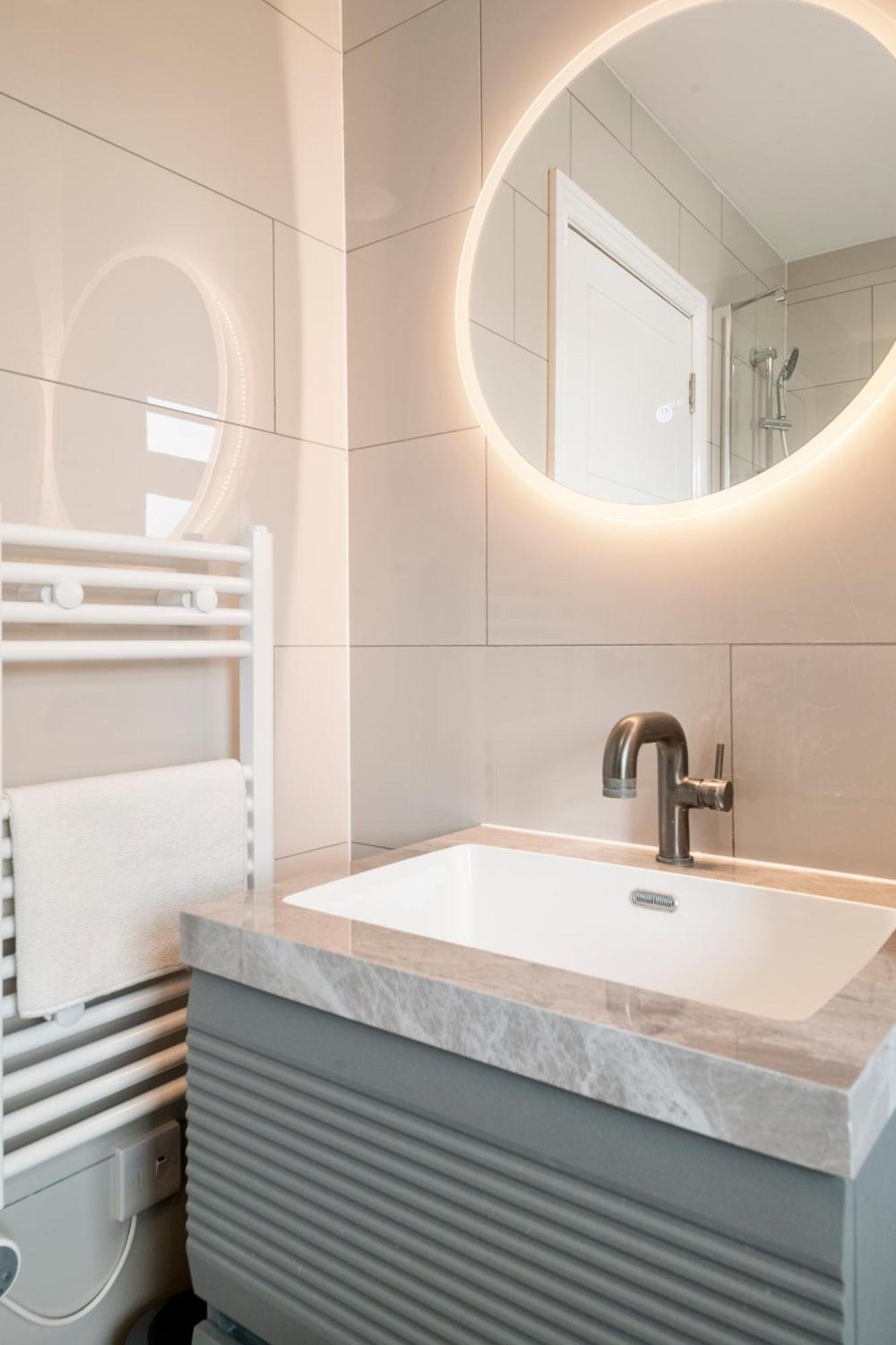 Relax In Style I Business & Leisure I Free Parking Apartment London