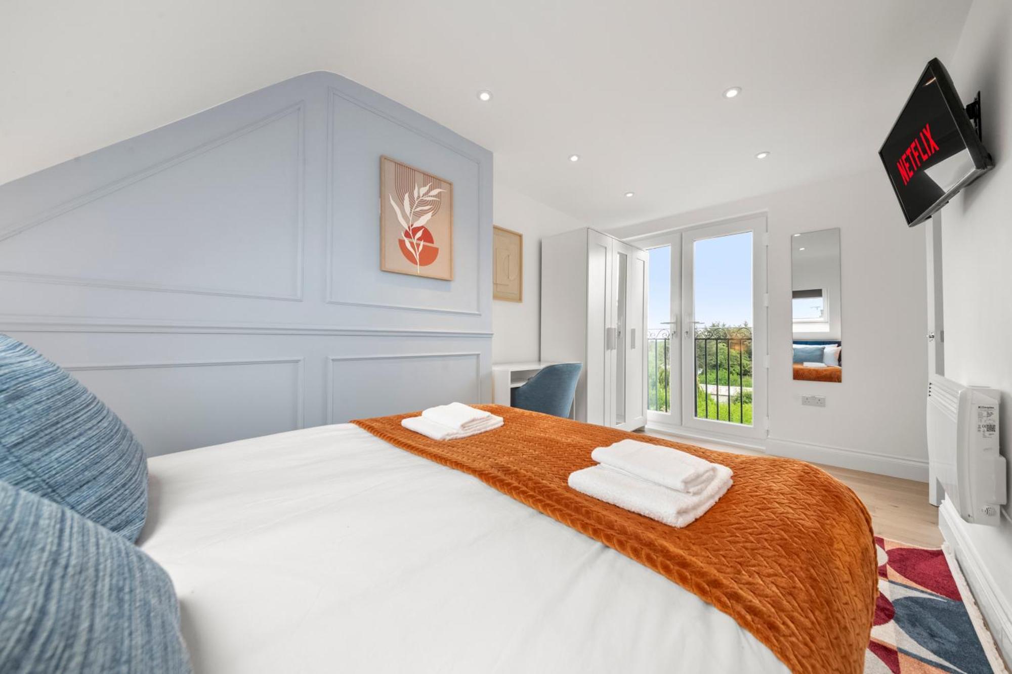 Relax In Style I Business & Leisure I Free Parking London