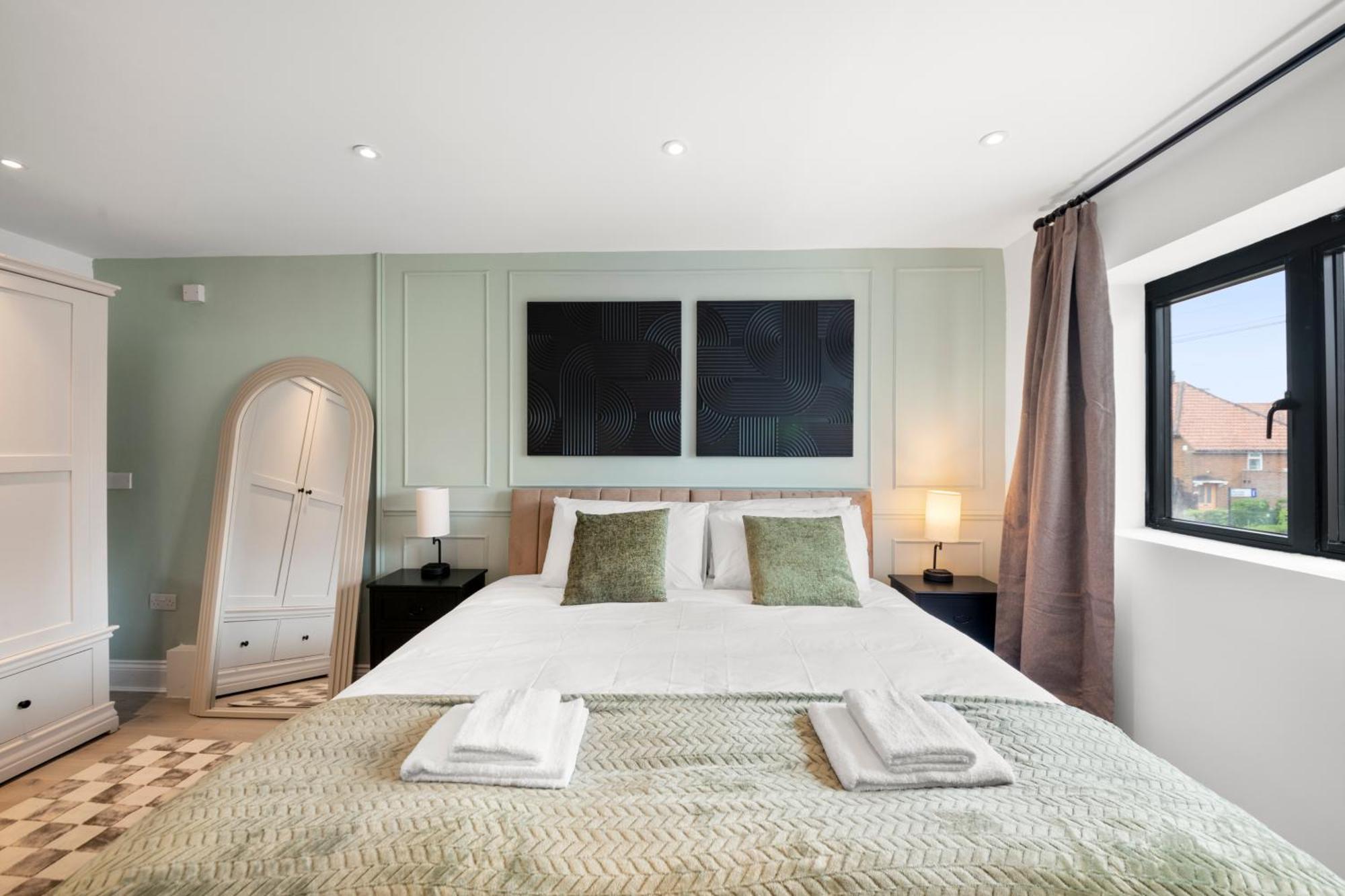 Relax In Style I Business & Leisure I Free Parking London