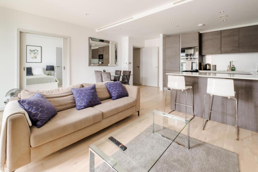 Apartment Serene Private Townhouse With Ac & Balcony For 6 London