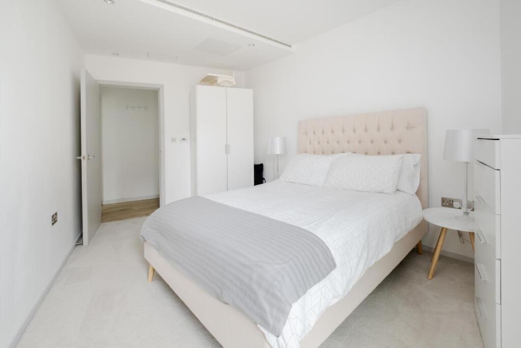 Serene Private Townhouse With Ac & Balcony For 6 * London