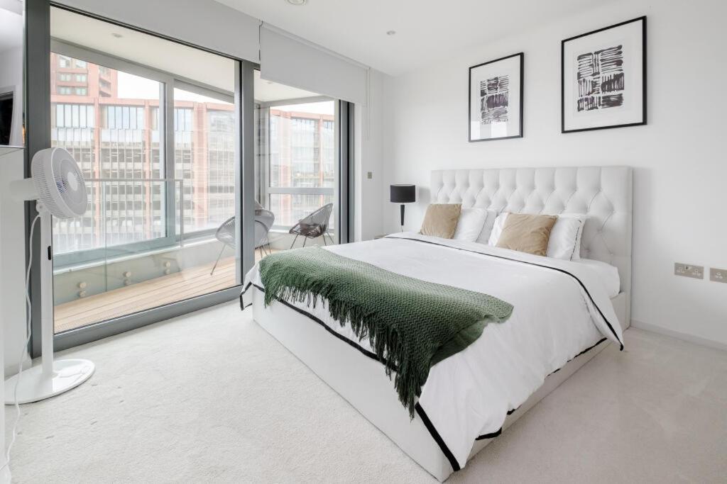 Serene Private Townhouse With Ac & Balcony For 6 London