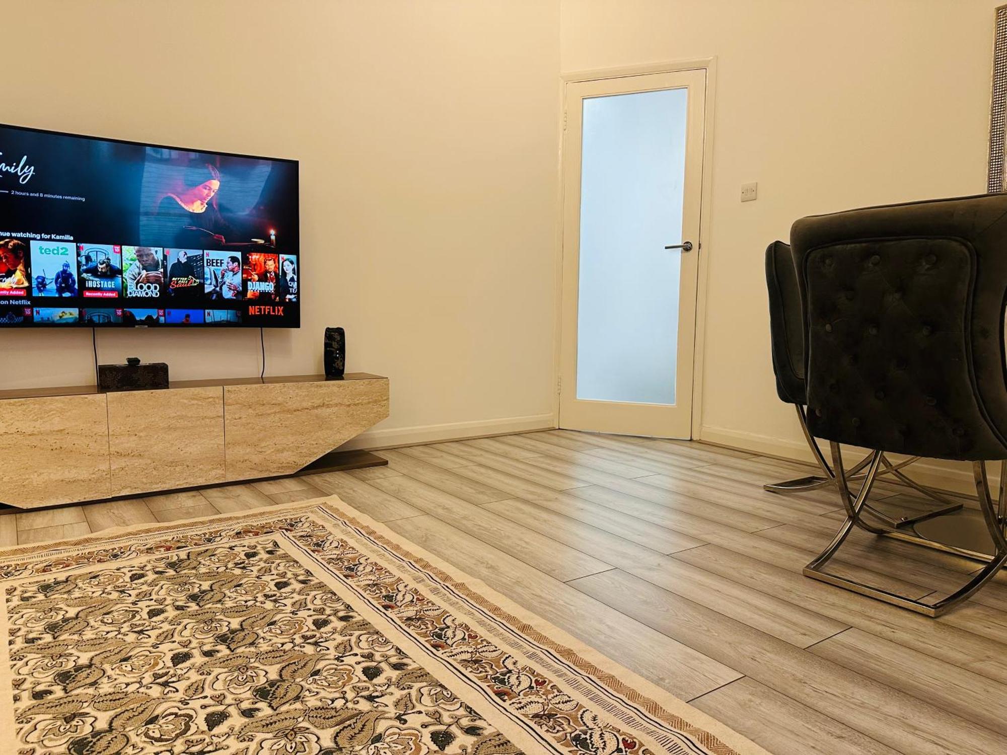 Entire 2-bedroom Flat Close To Hyde Park, Paddington Station, Bayswater And Queensway Station Londen
