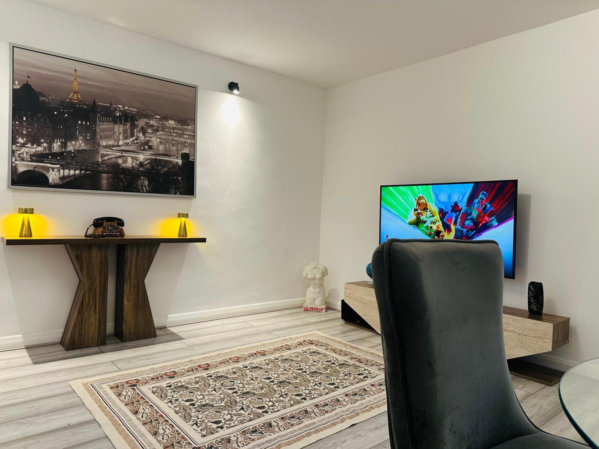 Entire 2-bedroom Flat Close To Hyde Park, Paddington Station, Bayswater And Queensway Station Appartement Londen
