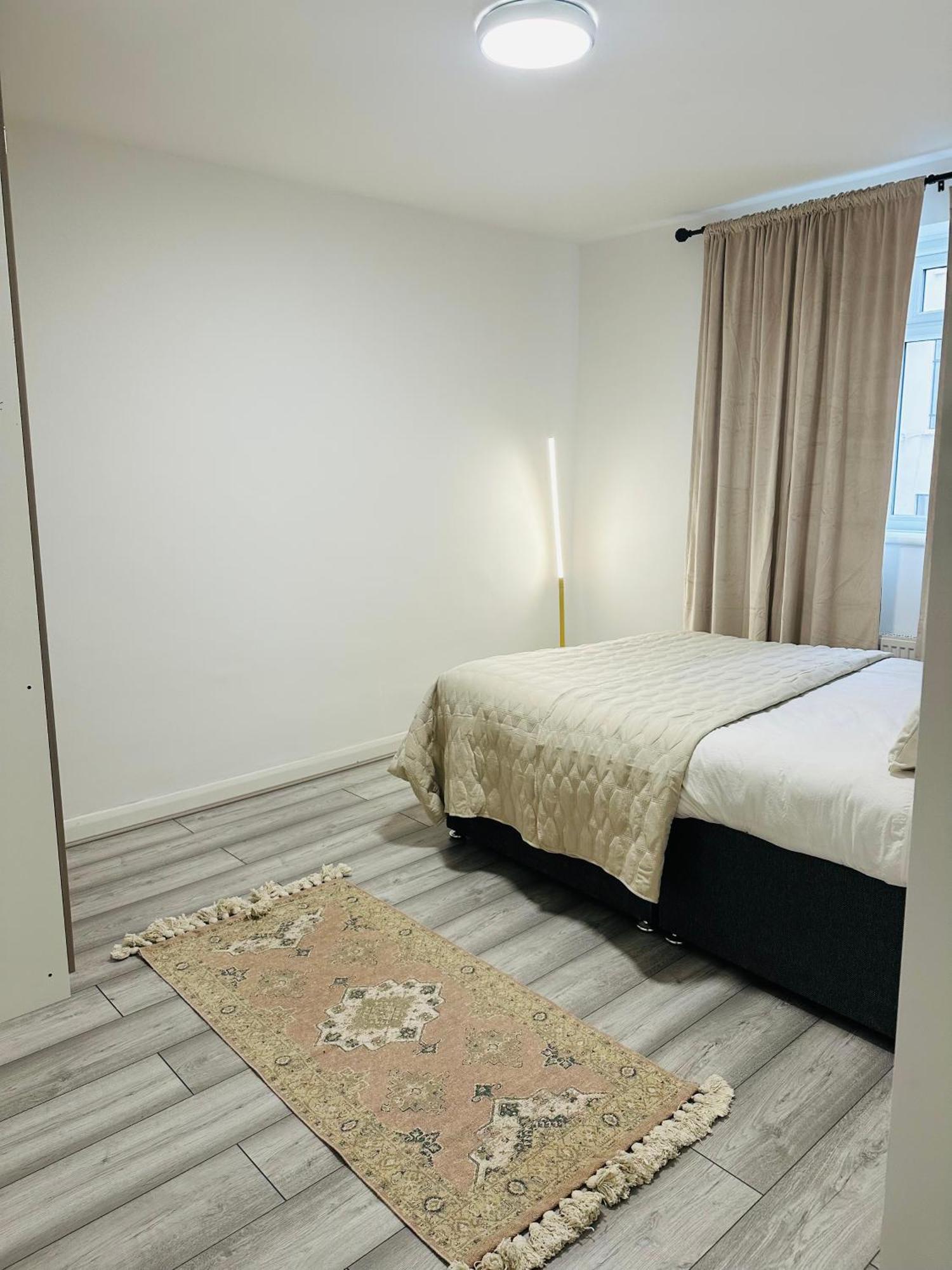 Entire 2-bedroom Flat Close To Hyde Park, Paddington Station, Bayswater And Queensway Station * Londen