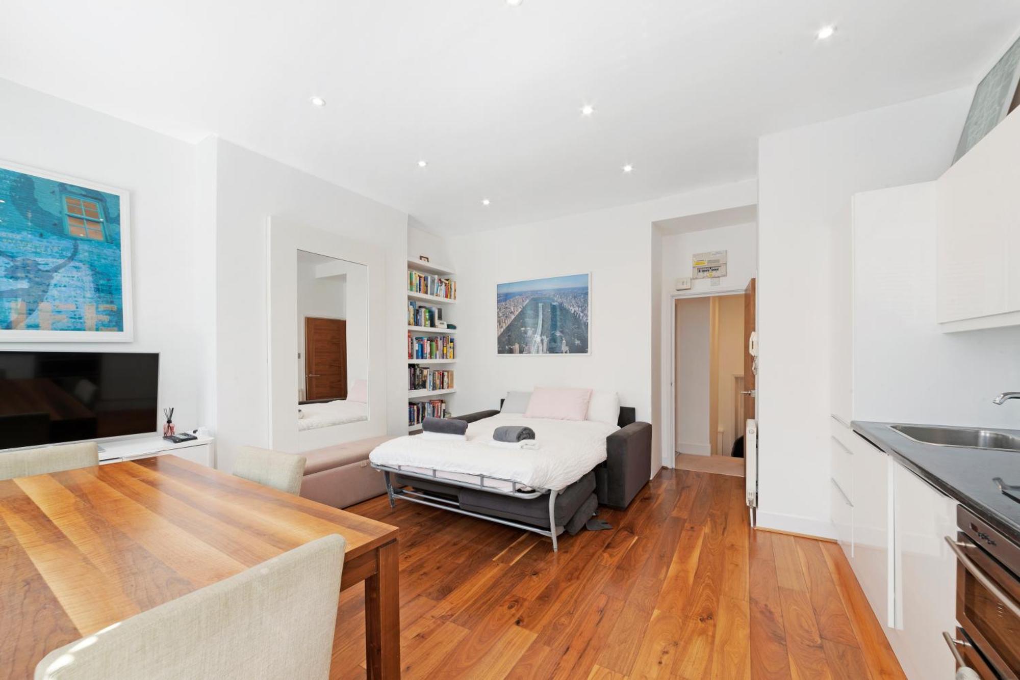 Huge 1 Bed Sleeps 4 De Lux Soho Fitzrovia Apartment London