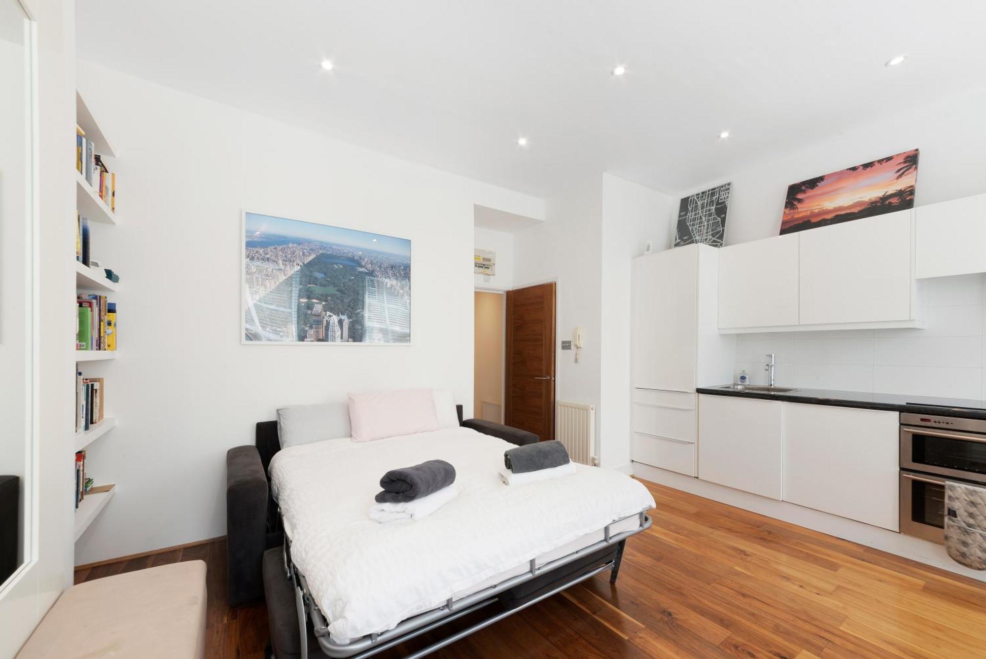 Huge 1 Bed Sleeps 4 De Lux Soho Fitzrovia Apartment