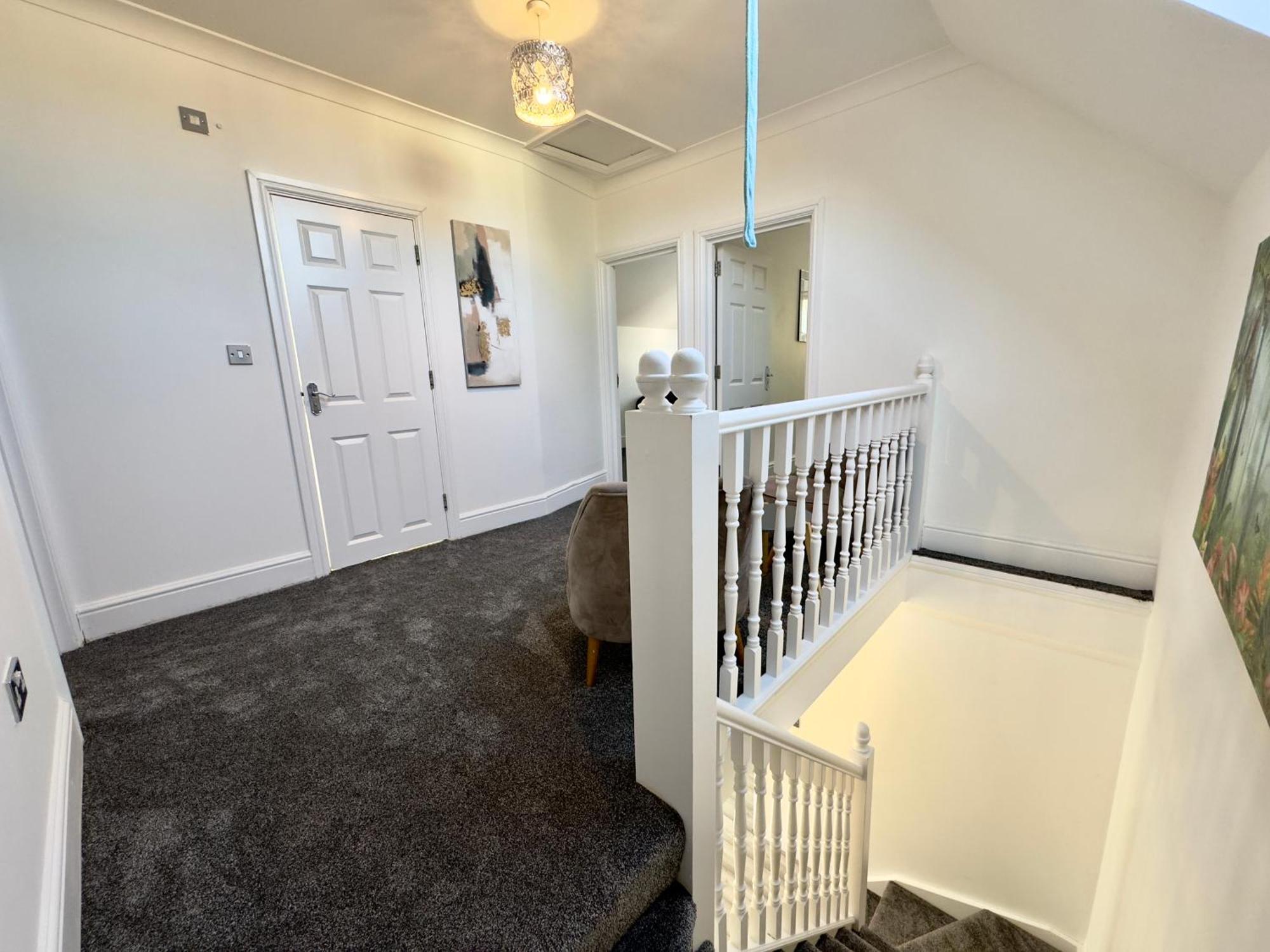 Spacious 3-bed With Garden, Private Parking, Smart Tv's, Fast Wi-fi Holiday home *