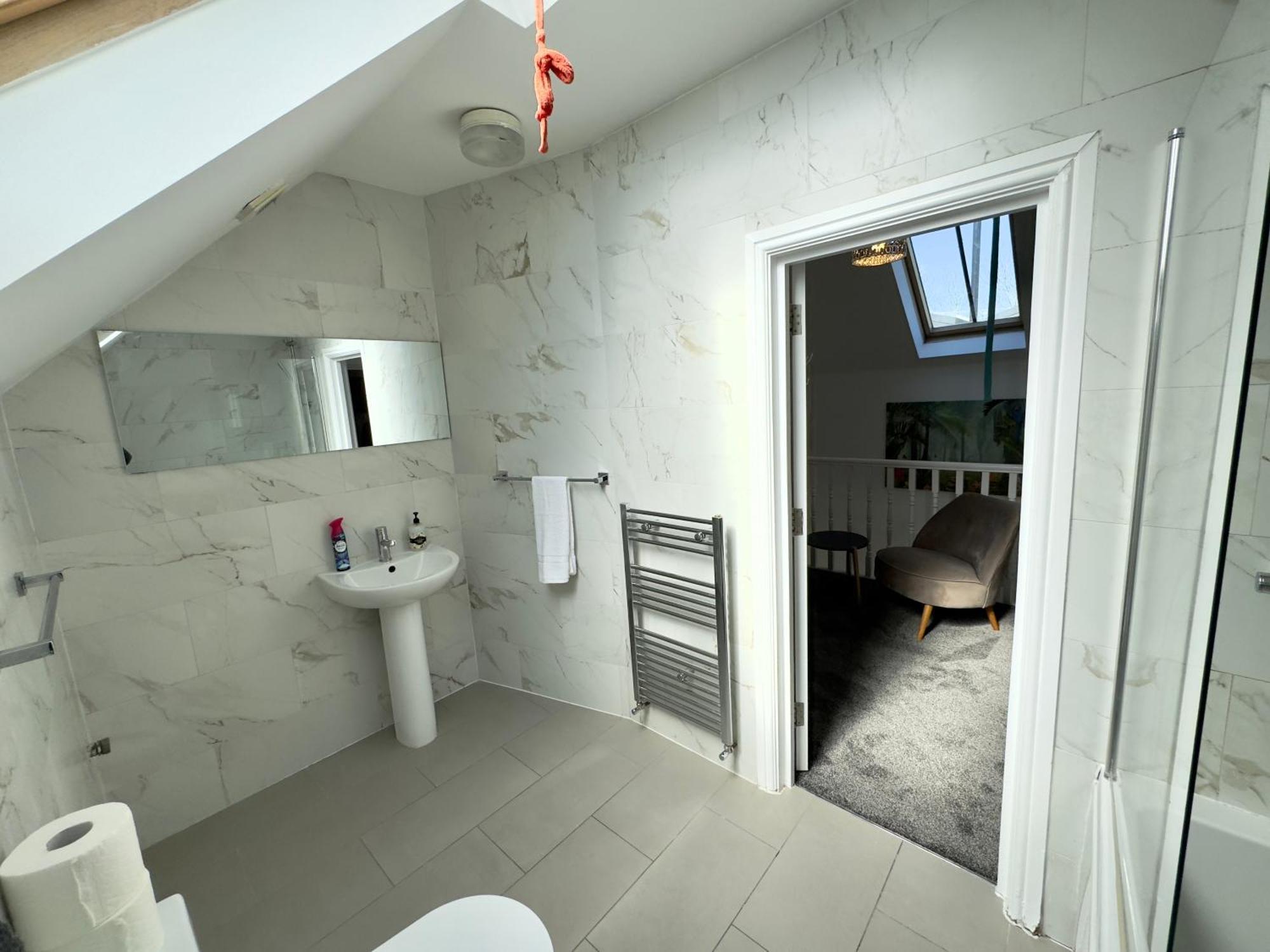 Spacious 3-bed With Garden, Private Parking, Smart Tv's, Fast Wi-fi London