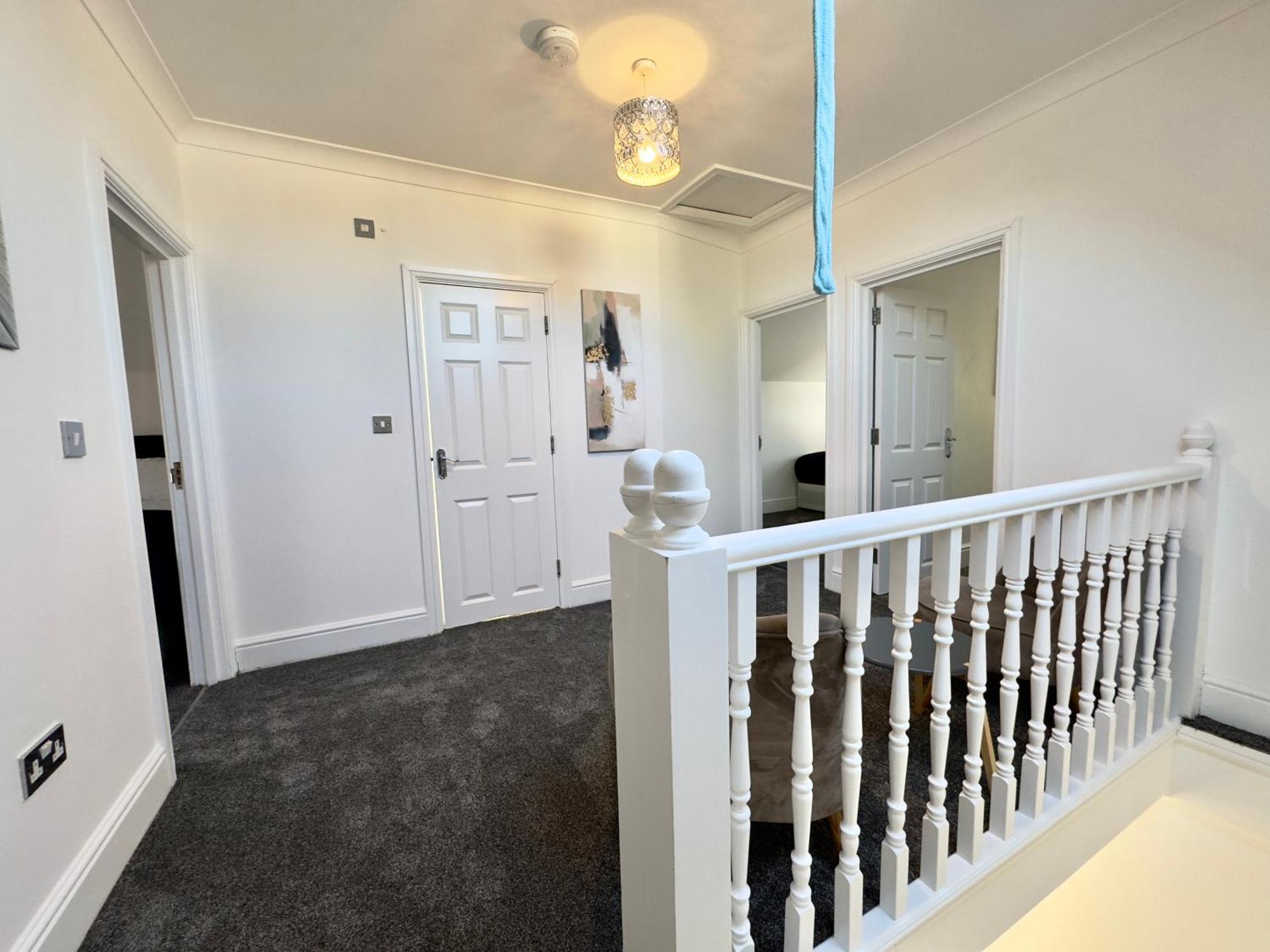 Spacious 3-bed With Garden, Private Parking, Smart Tv's, Fast Wi-fi *