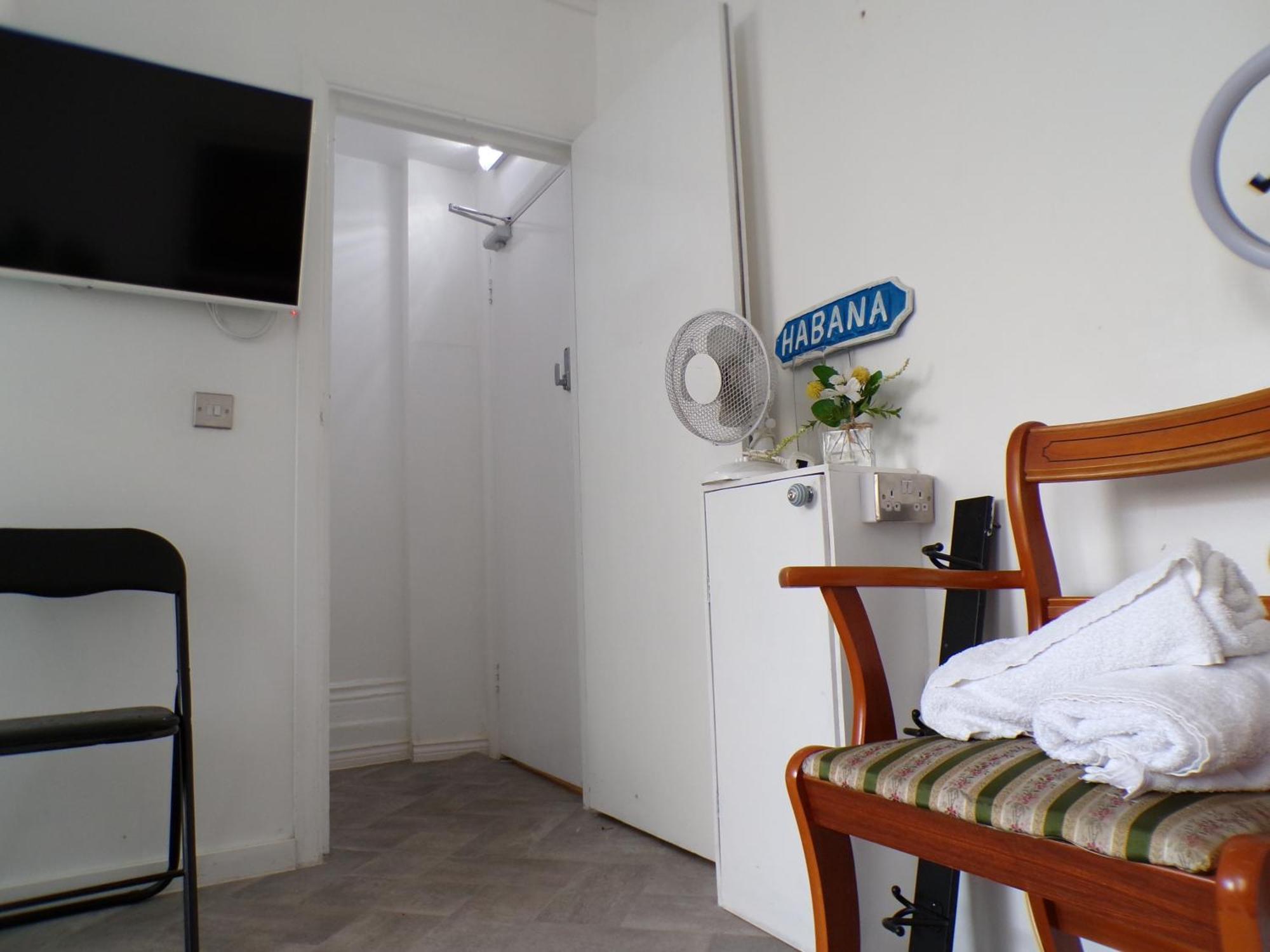 Apartmentsleeps4-west Kensington-petsok-parking * London