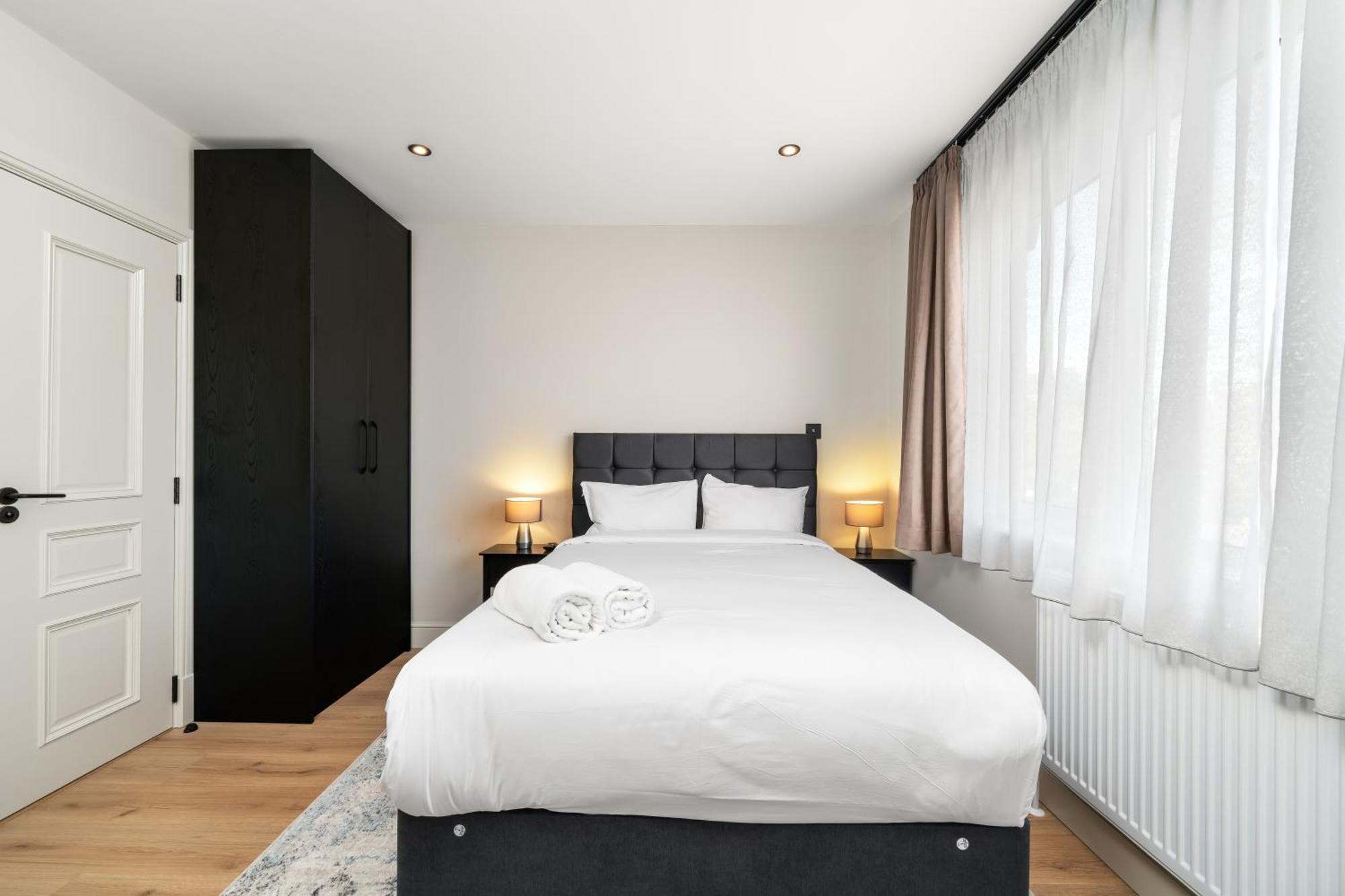 The Turrets, Willesden Apartment *