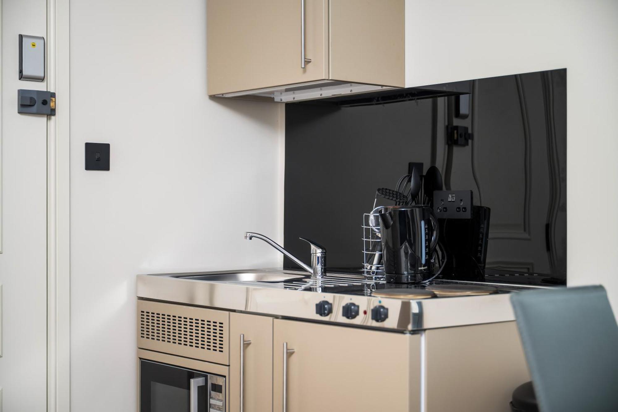 The Turrets, Willesden Apartment London