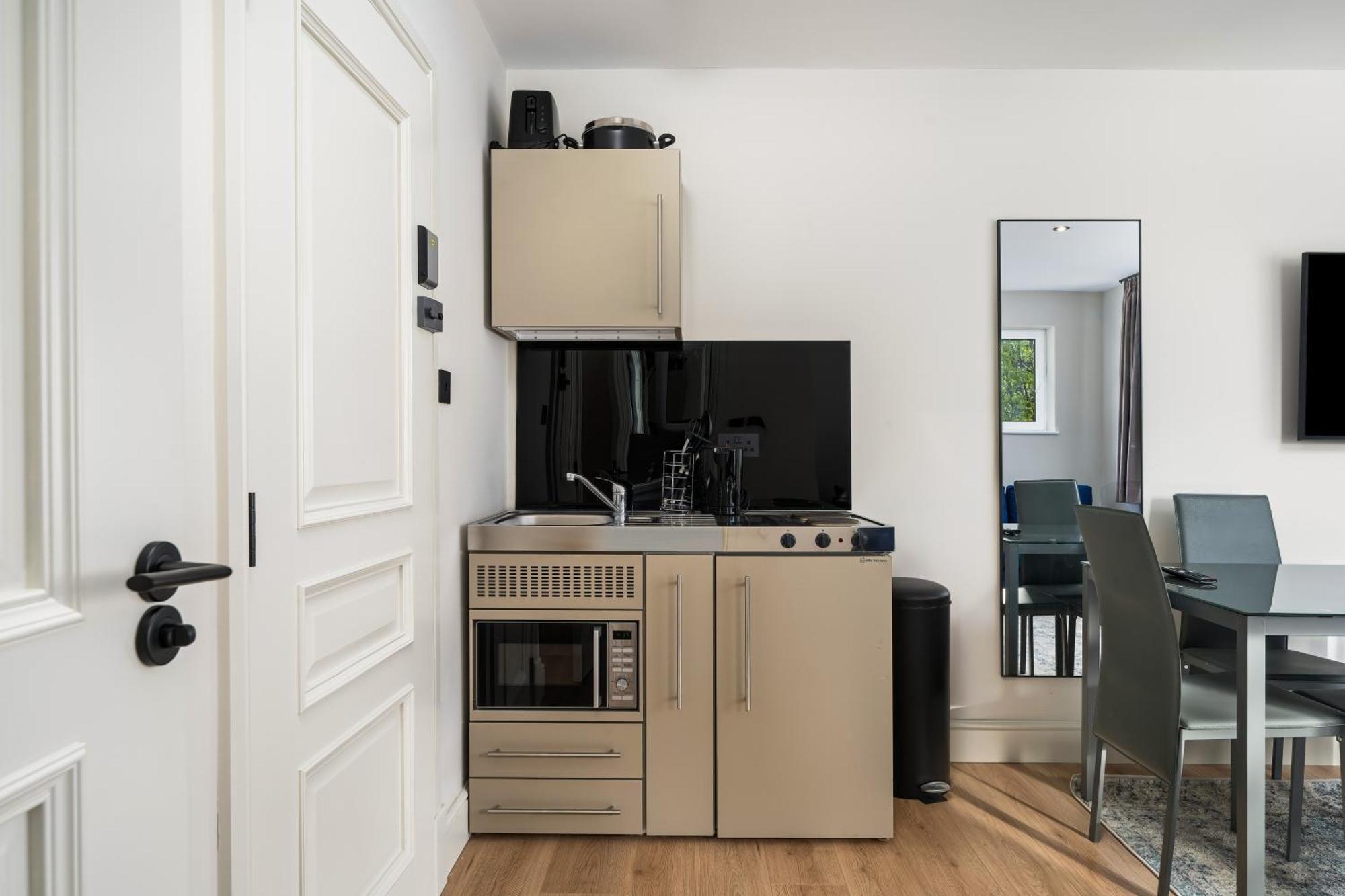 The Turrets, Willesden Apartment