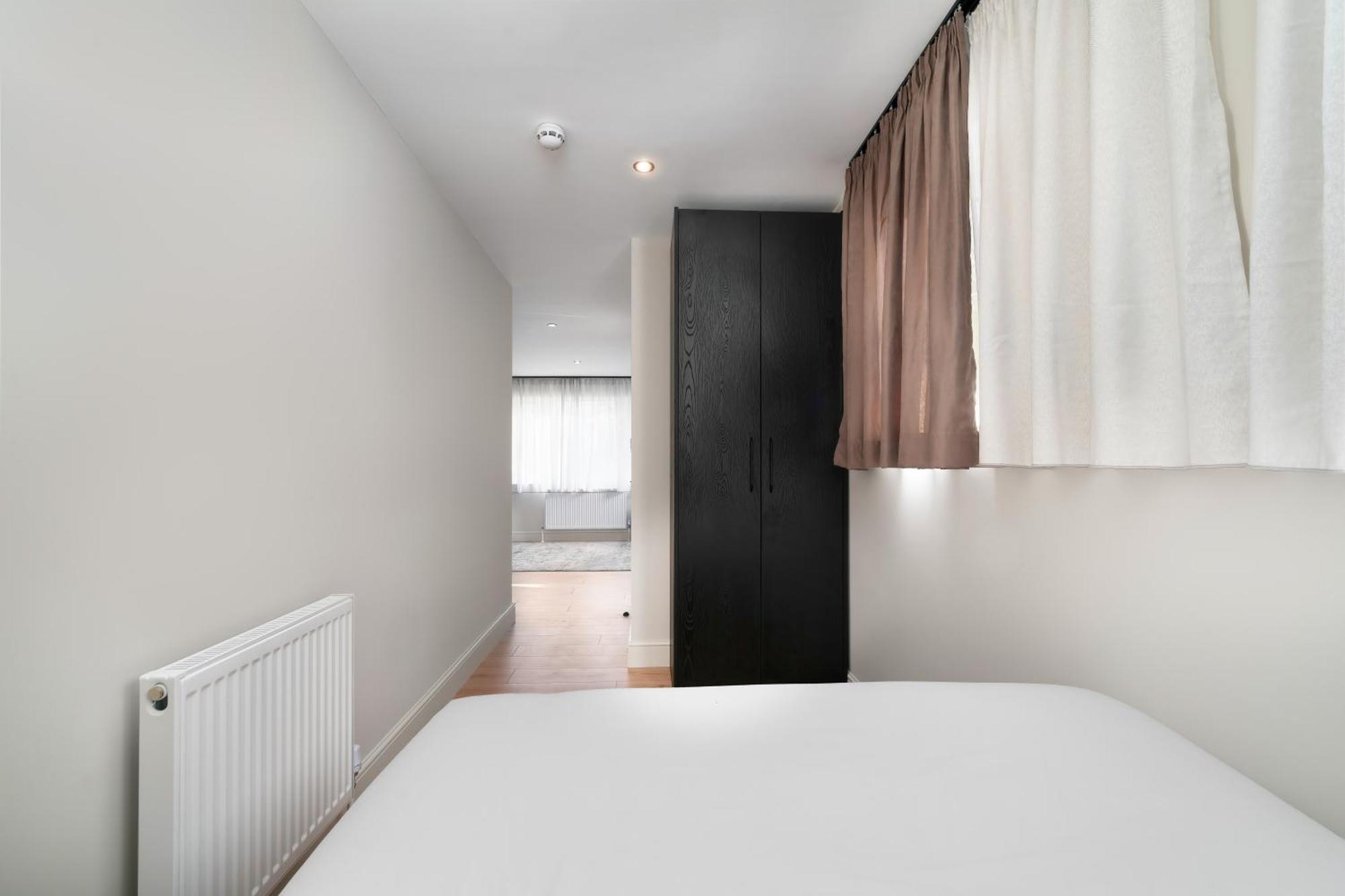 The Turrets, Willesden Apartment *