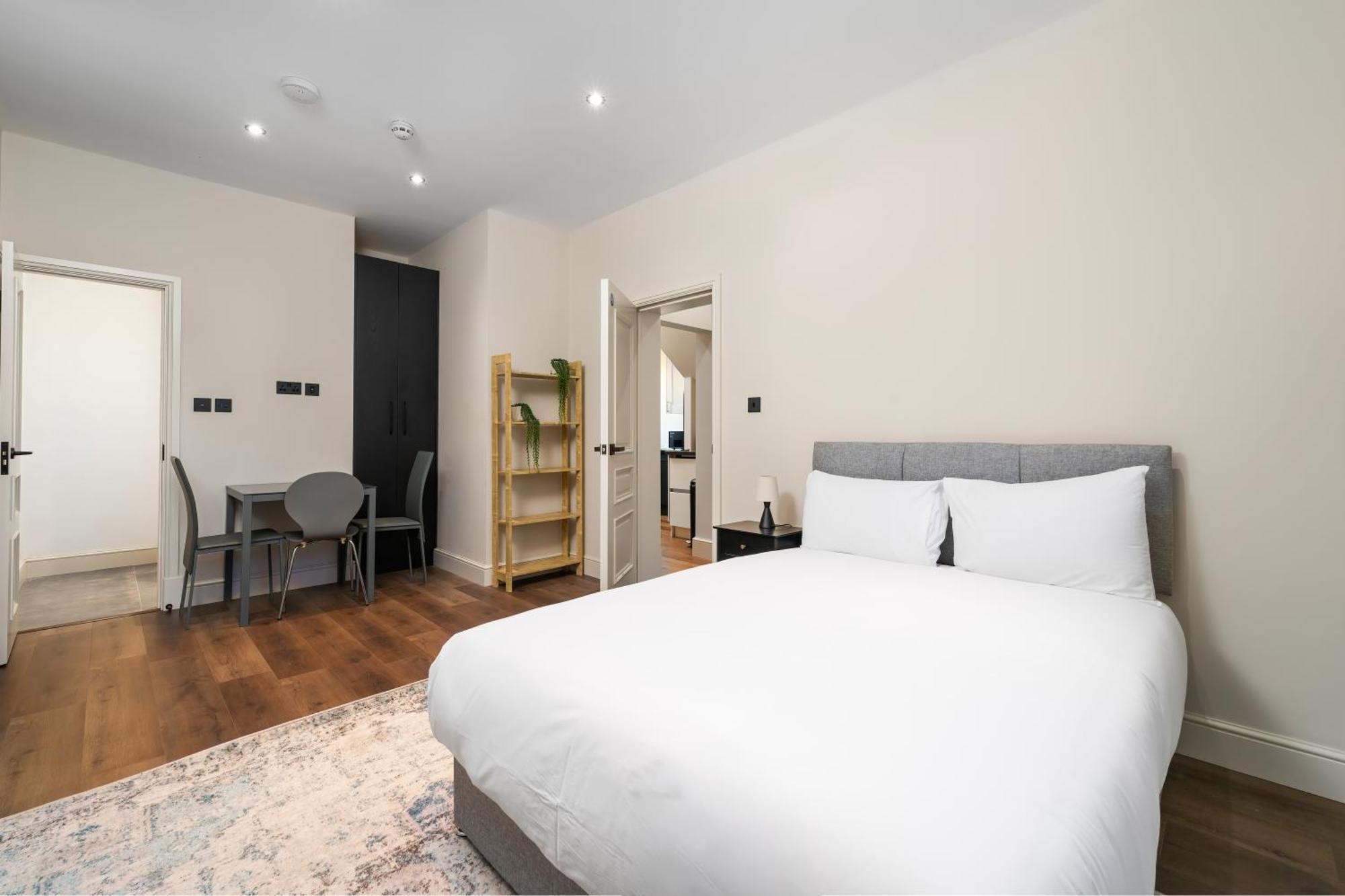 The Turrets, Willesden Apartment *