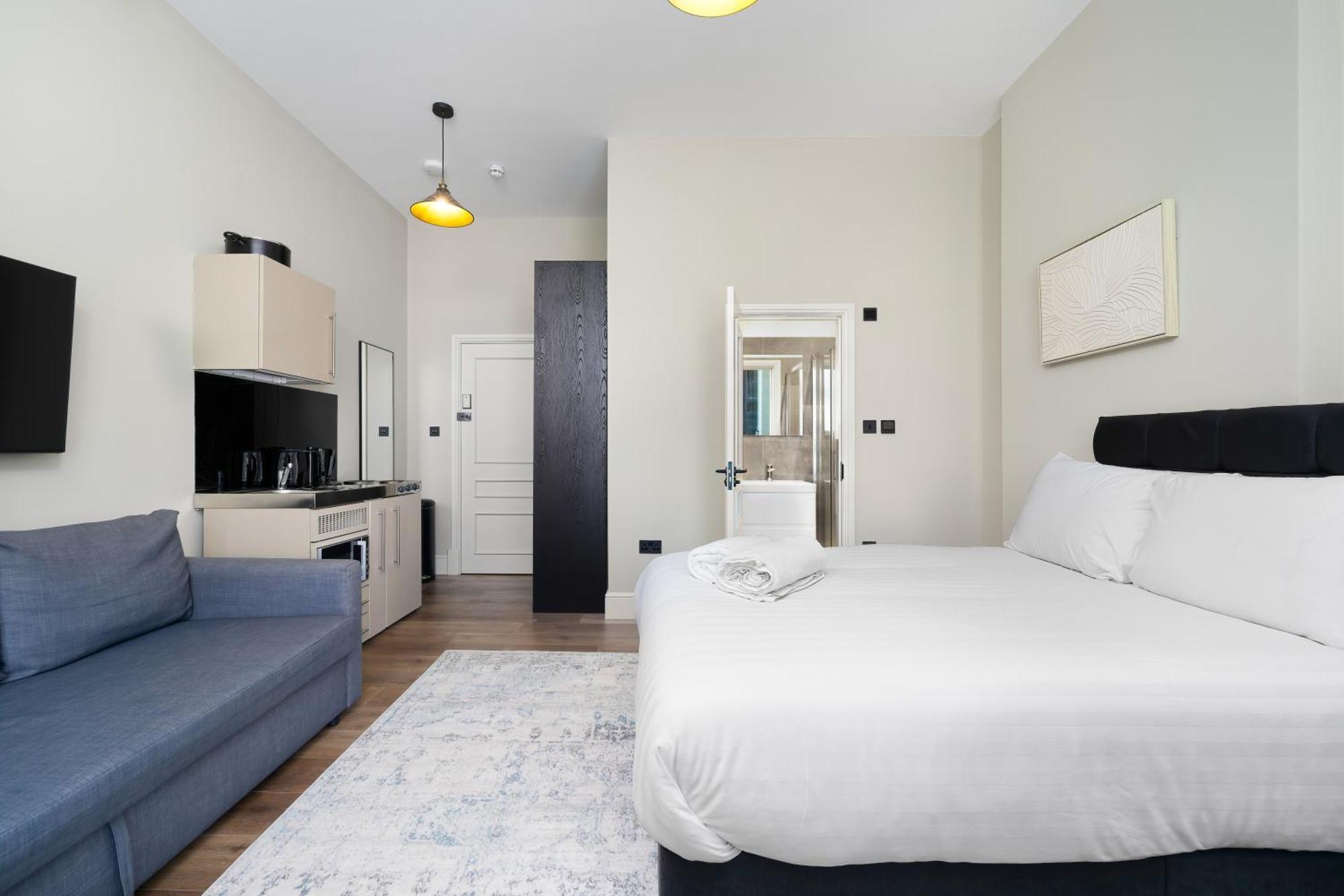 The Turrets, Willesden Apartment *