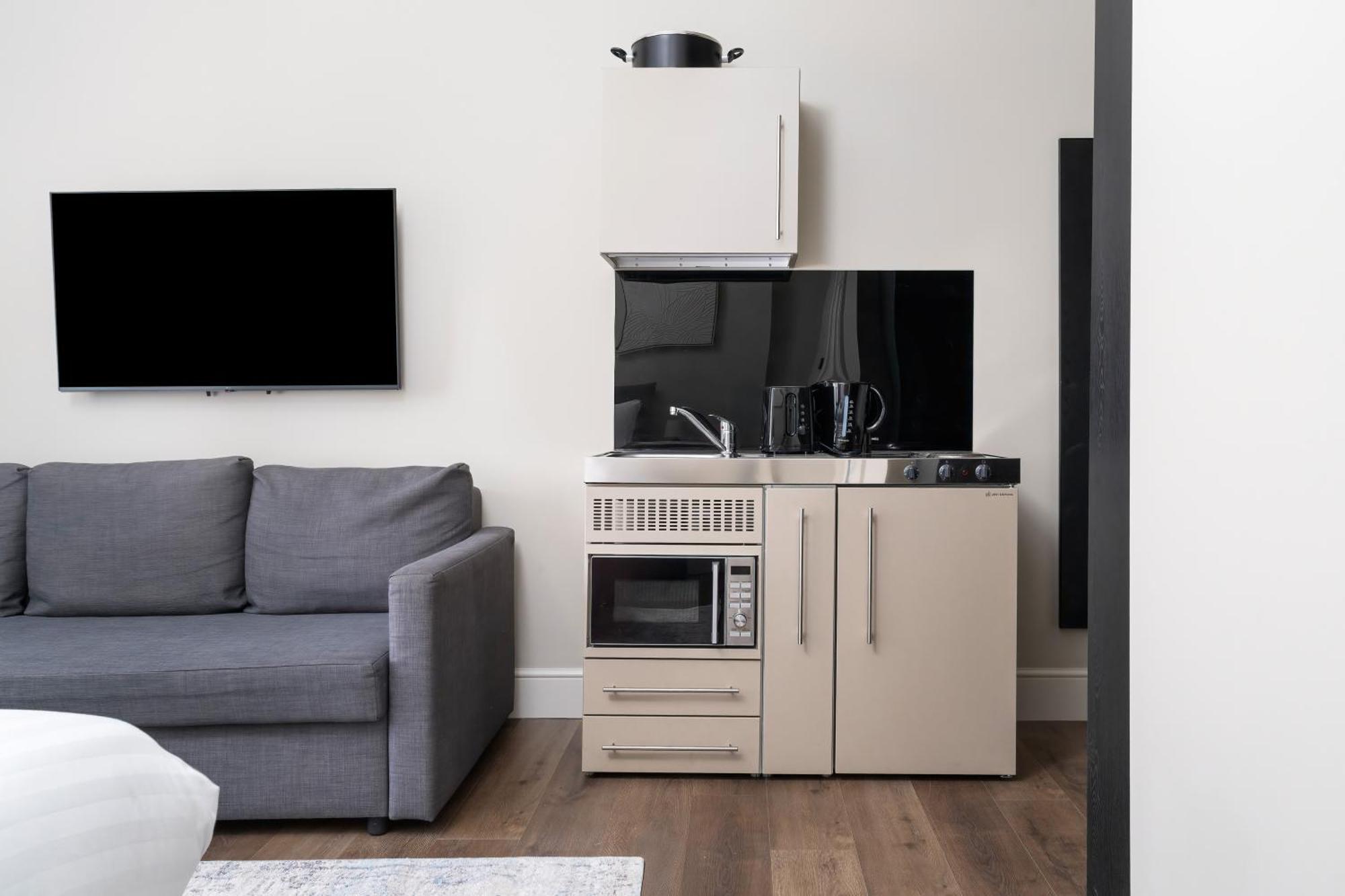 The Turrets, Willesden Apartment