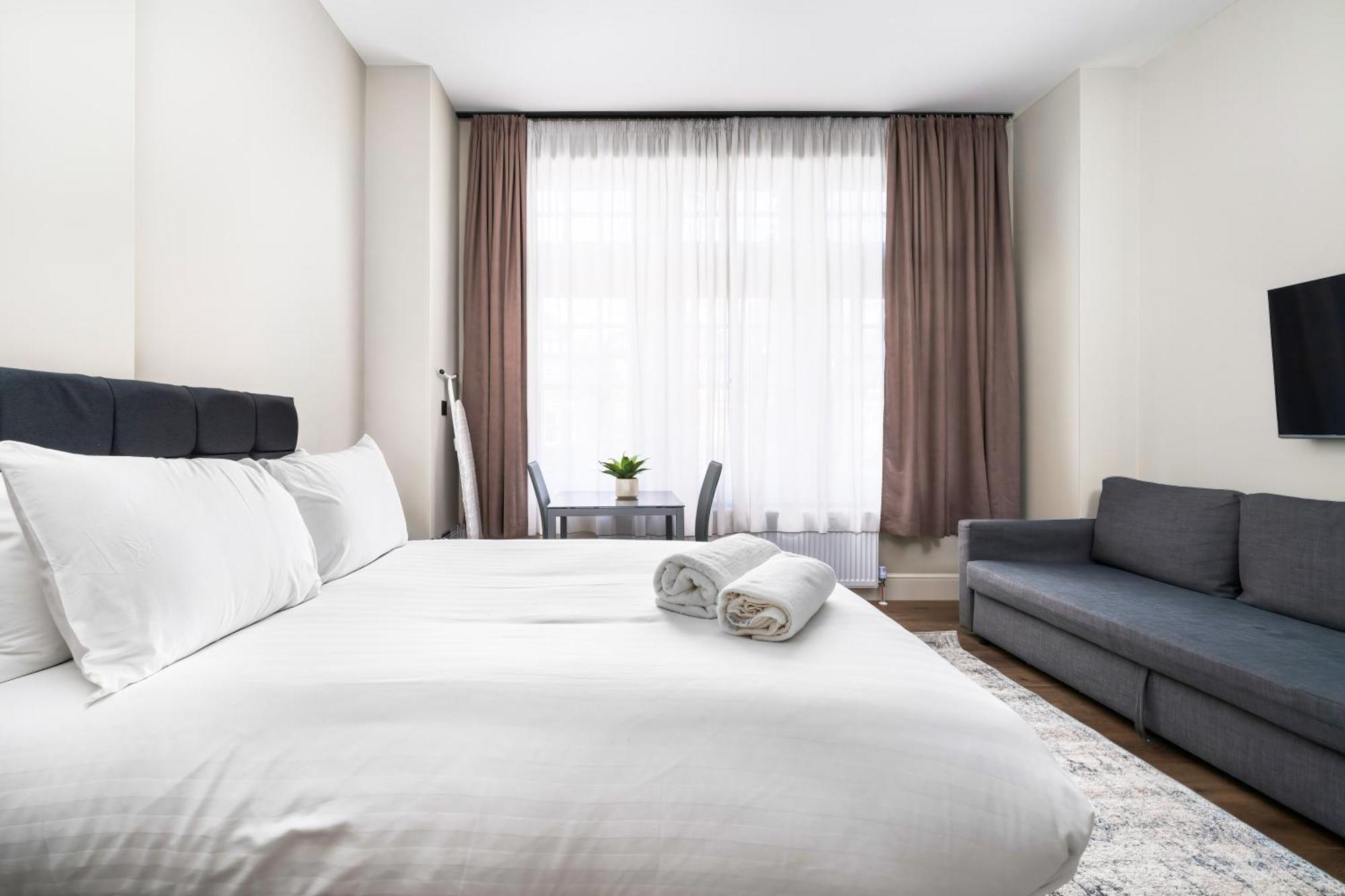 The Turrets, Willesden Apartment *