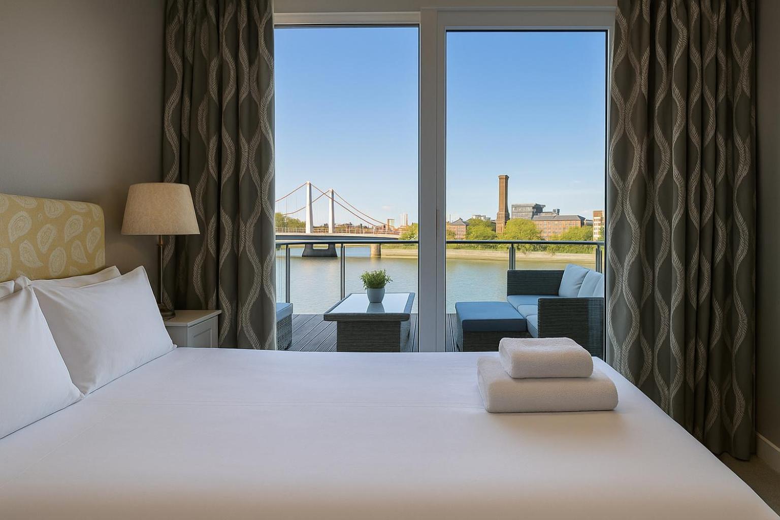 Estatesmen Chelsea Bridge Flat Apartment London