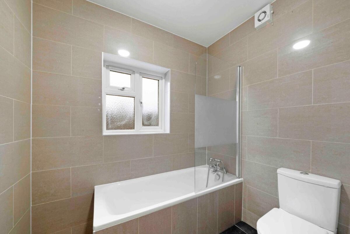New 1 Bed Westfield Chiswick Hammersmith Londen